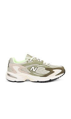 New Balance 725v1 in Olivine & Dark Olivine from Revolve.com | Revolve Clothing (Global)