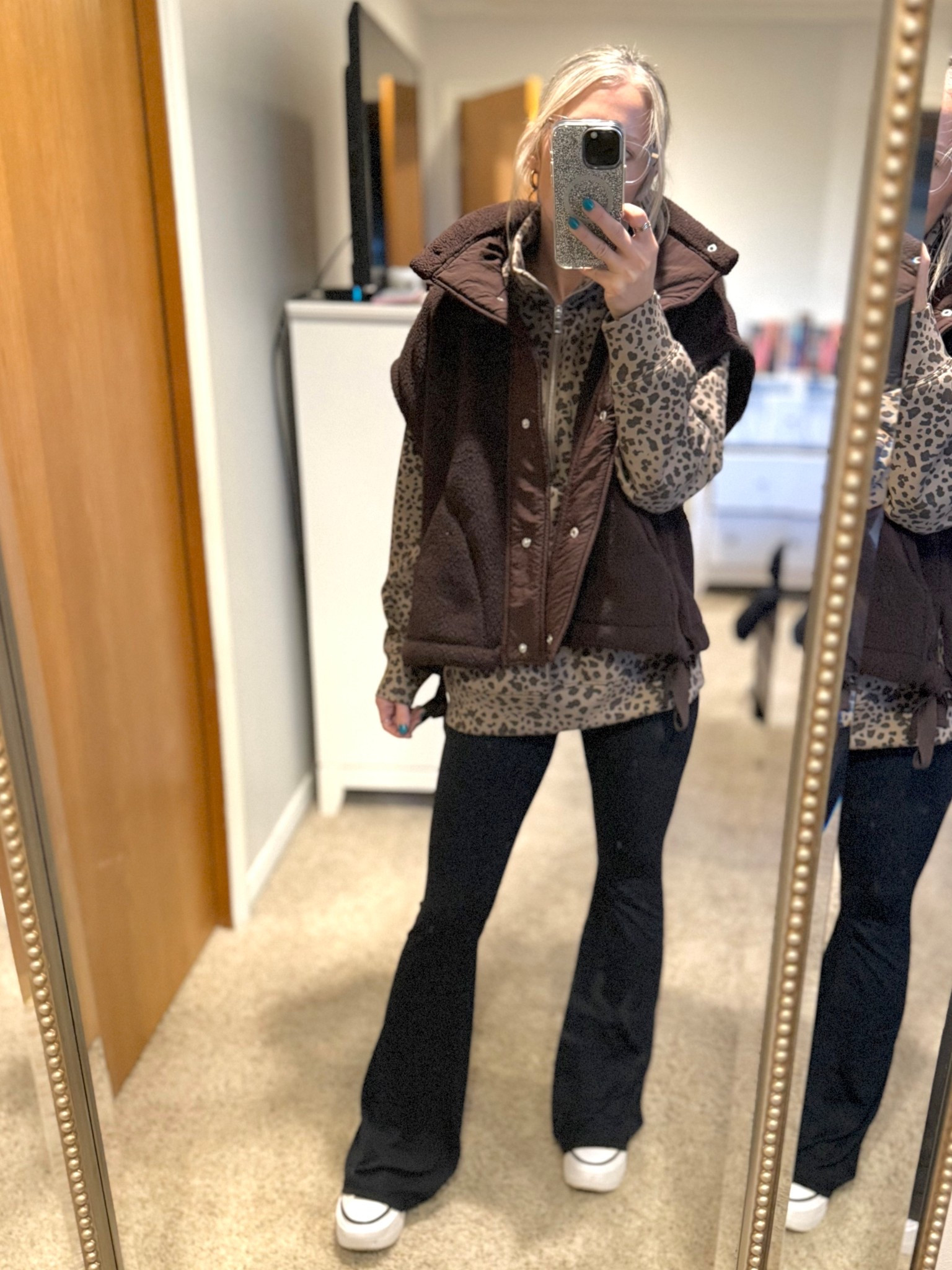 Cute & Casual Fall Fit!
This vest goes with so many things and is so warm and cozy! 