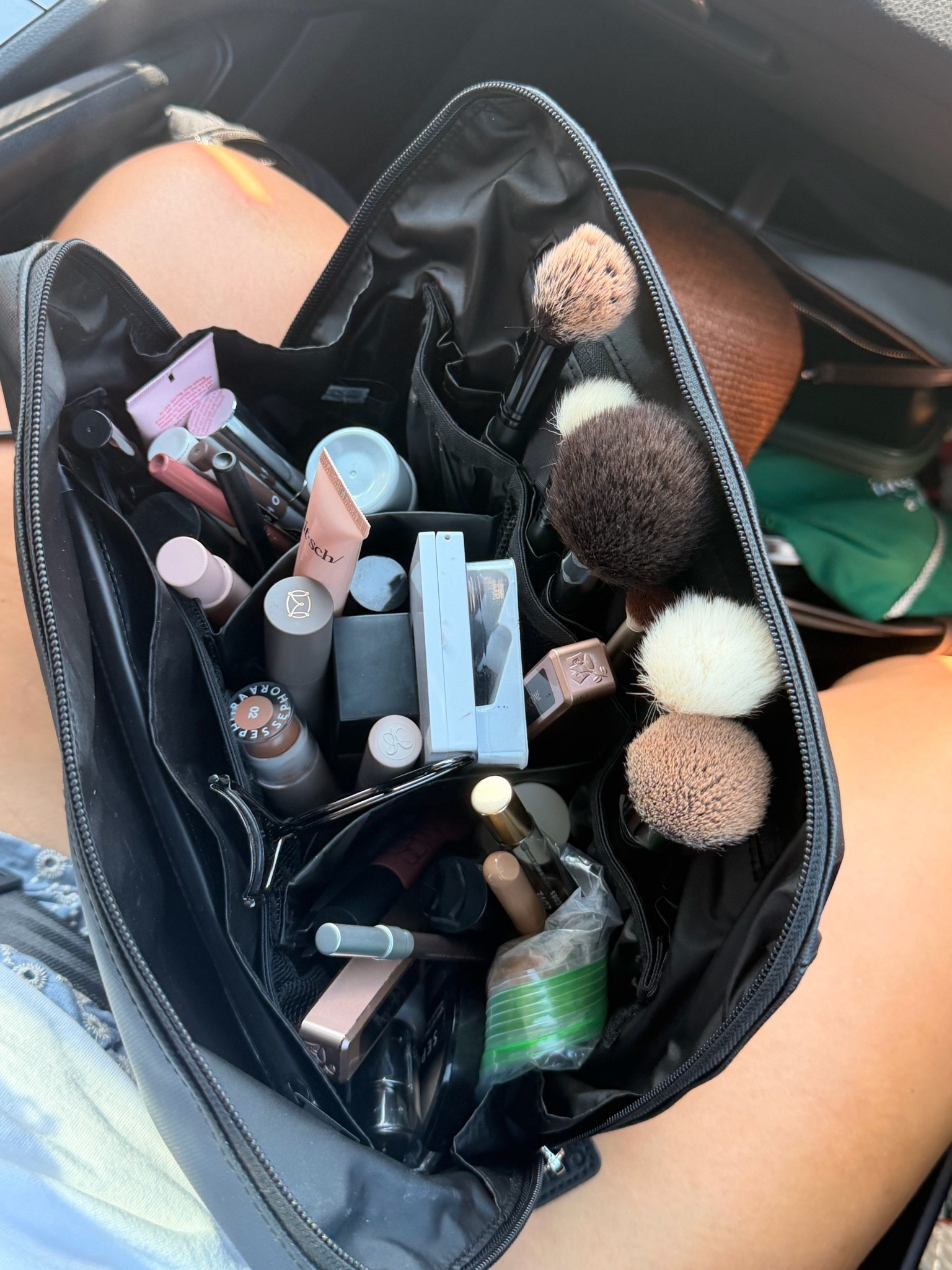 I’m obsessed with the functionality of this Bies travel make up bag 💗 #beis #LTKtravel
