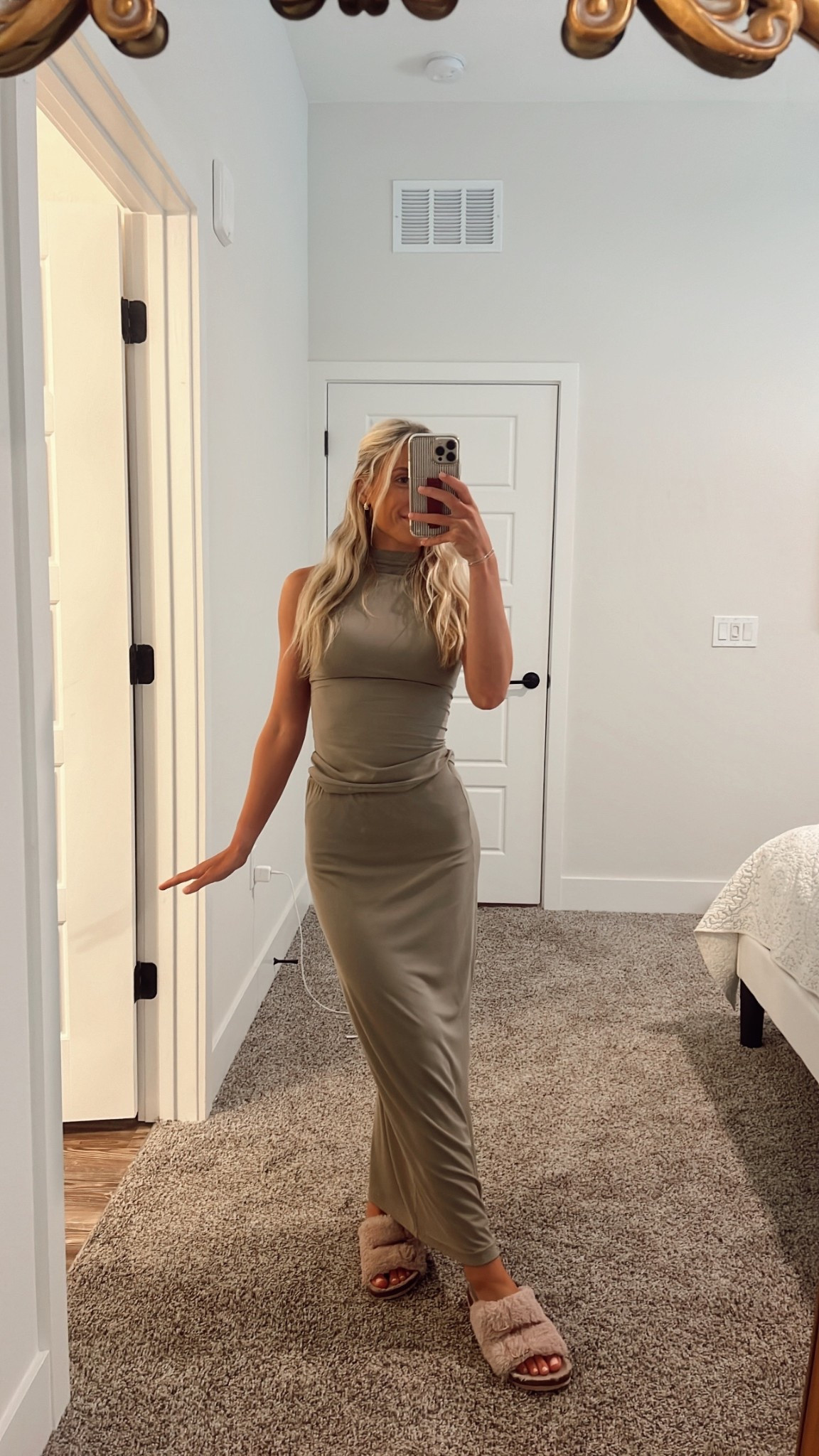 The comfiest set for working in office & from home🥰 (top has built in bra)

Wearing XS

#LTKStyleTip #LTKFindsUnder100 #LTKSummerEdit