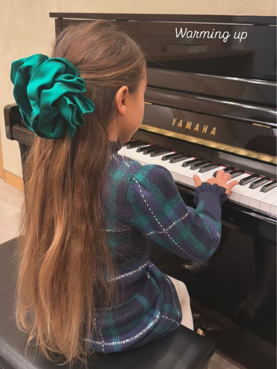First piano recital! Linked  hair clip in black 🖤