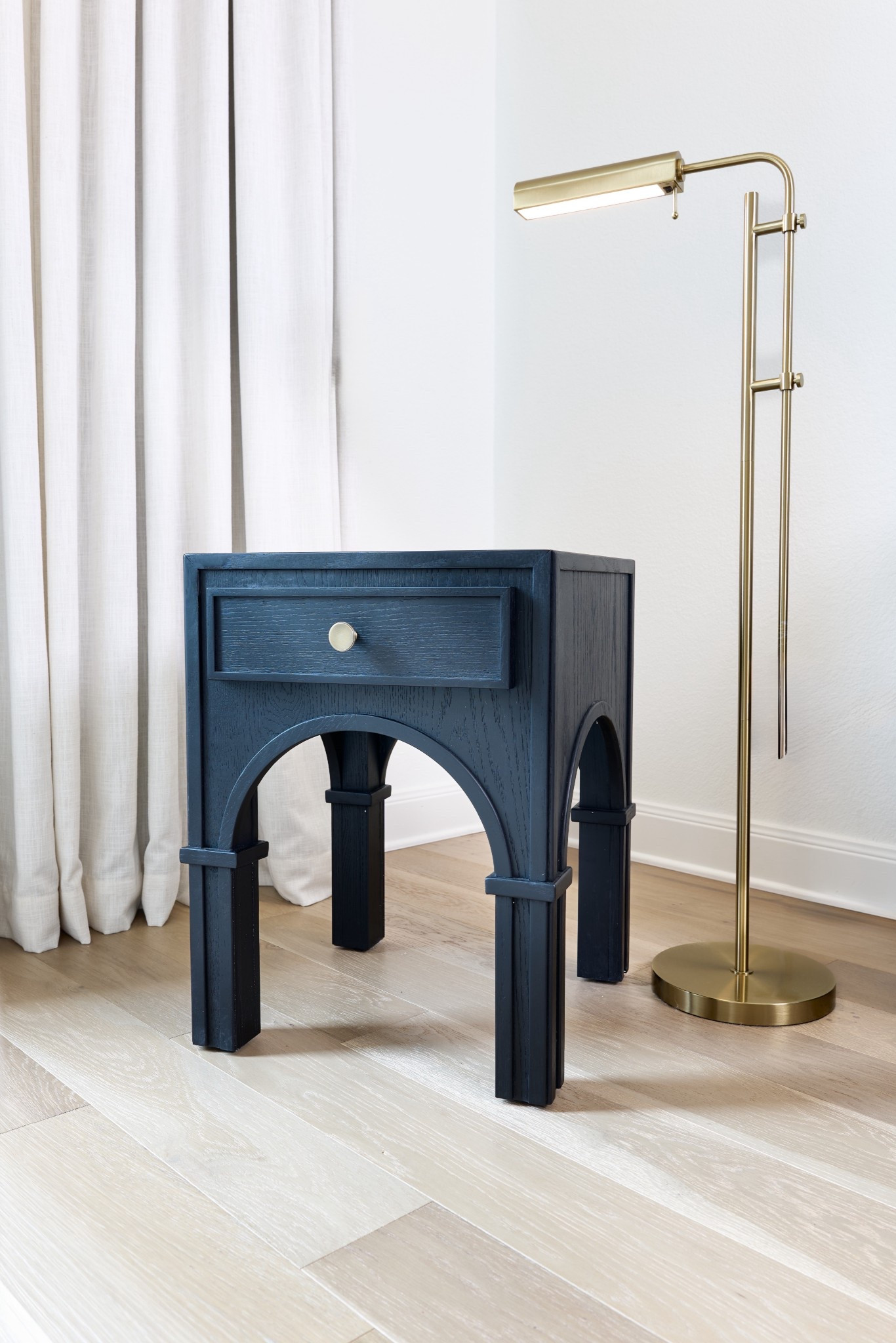 How I styled this bedroom corner…

Added a floor lamp for reading.

Bedroom
Accent table
Hernest

#LTKHome