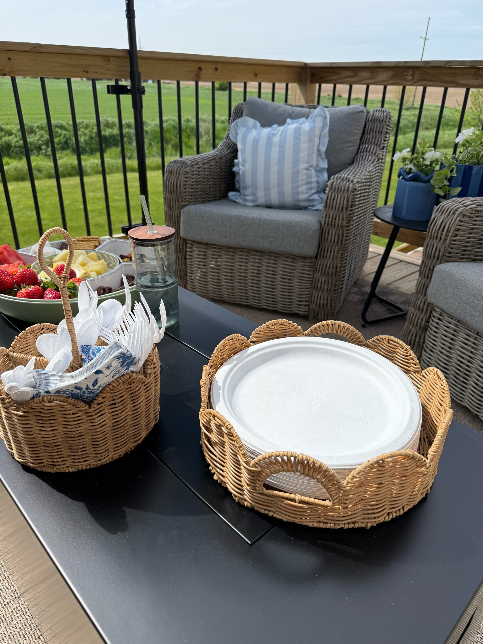 Outdoor hosting find
