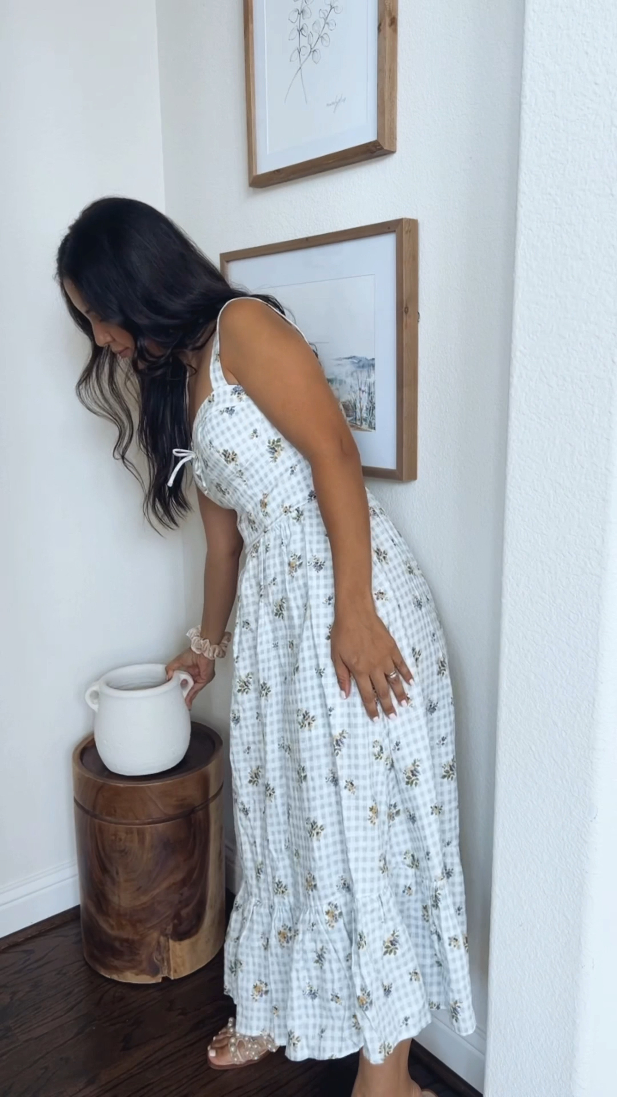  empty corner home idea 🤍

I had this awkward spot by my bedroom where our thermostat and whatnot is and decided it needed a little something ✨ I used things I already had and some sale finds in this spot

details here:
+ two framed pictures: Hobby Lobby and purchased when they were on sale
+ I prefer the bigger picture to be on the bottom
+ accent stool/table: I like for the wood grain variation to show so I moved it to showcase that part of it 🥲
+ older planter vase from Target
+ faux fig stems: older Target find too but you could use any faux stems 

I’ll have everything I can linked in my bio and @shop.LTK app under “diariesofmyhome” what do you think of it?



#LTKFind #LTKstyletip #LTKhome