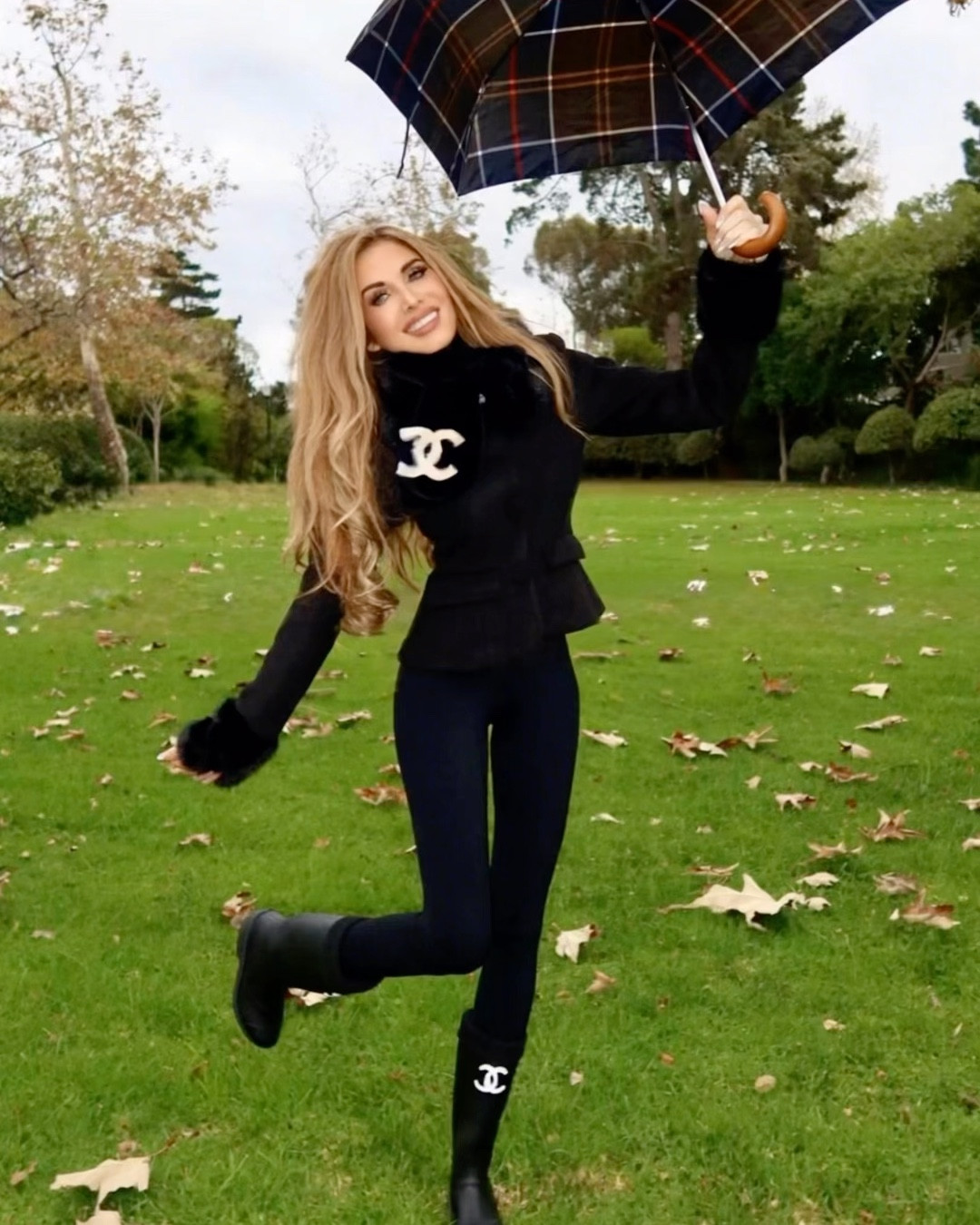 A little rain never stopped my shine ☔️✨
Shop my rainy-day look (umbrella included) — link in bio 🤍

#FashionBlogger
#RainyDayStyle
#ChicInTheRain
#StyleInspo

#LTKSeasonal #LTKGiftGuide #LTKSaleAlert