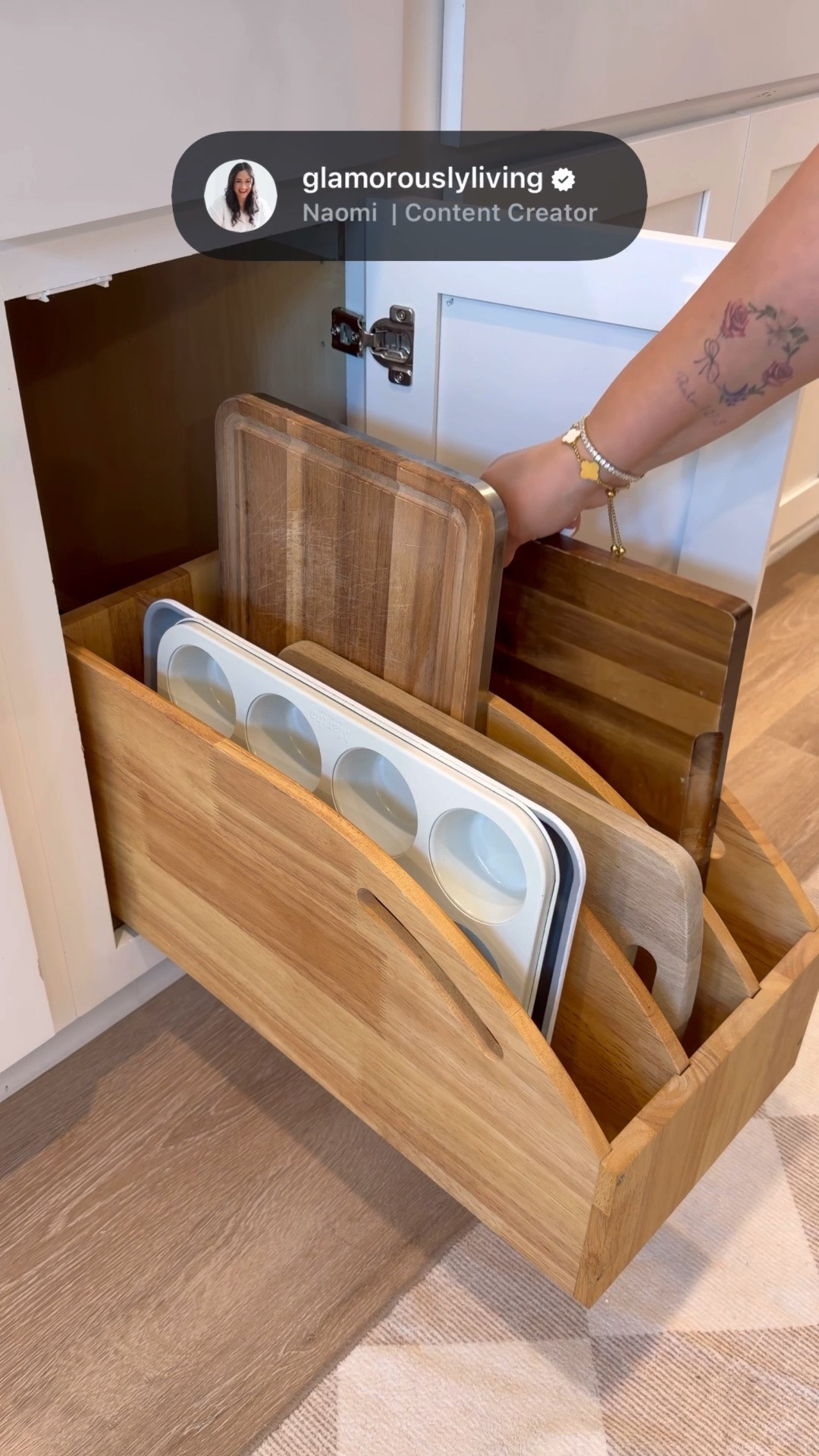 These pull out cabinet drawers keep everything tidy in kitchen! 🙌😍




Pantry 
Storage solutions 
Food storage 
Home 
Pantry refresh
Kitchen refresh
Glass canisters
Spring cleaning
Kitchen cabinet

#LTKHome #LTKfoodie