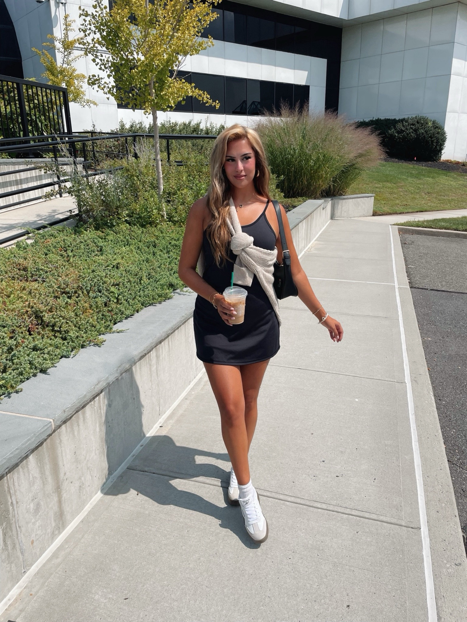 Tennis dress outfit
Sporty outfit 