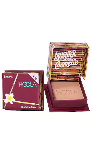 Benefit Cosmetics Mini Hoola Bronzer in Hoola. | Revolve Clothing (Global)