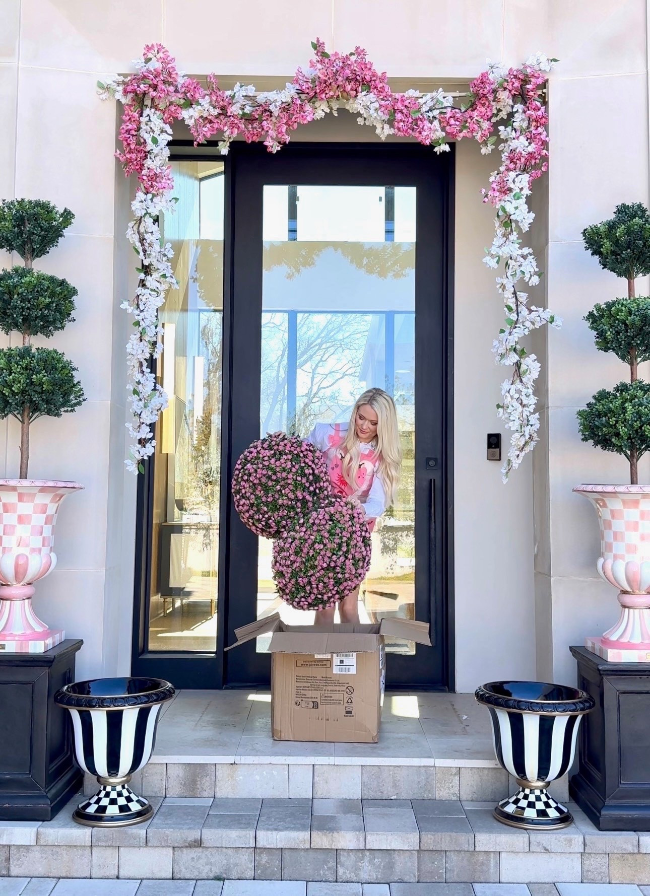 My Valentine’s Day front porch styling!!💗🌸

#LTKSeasonal #LTKHome #LTKValentine