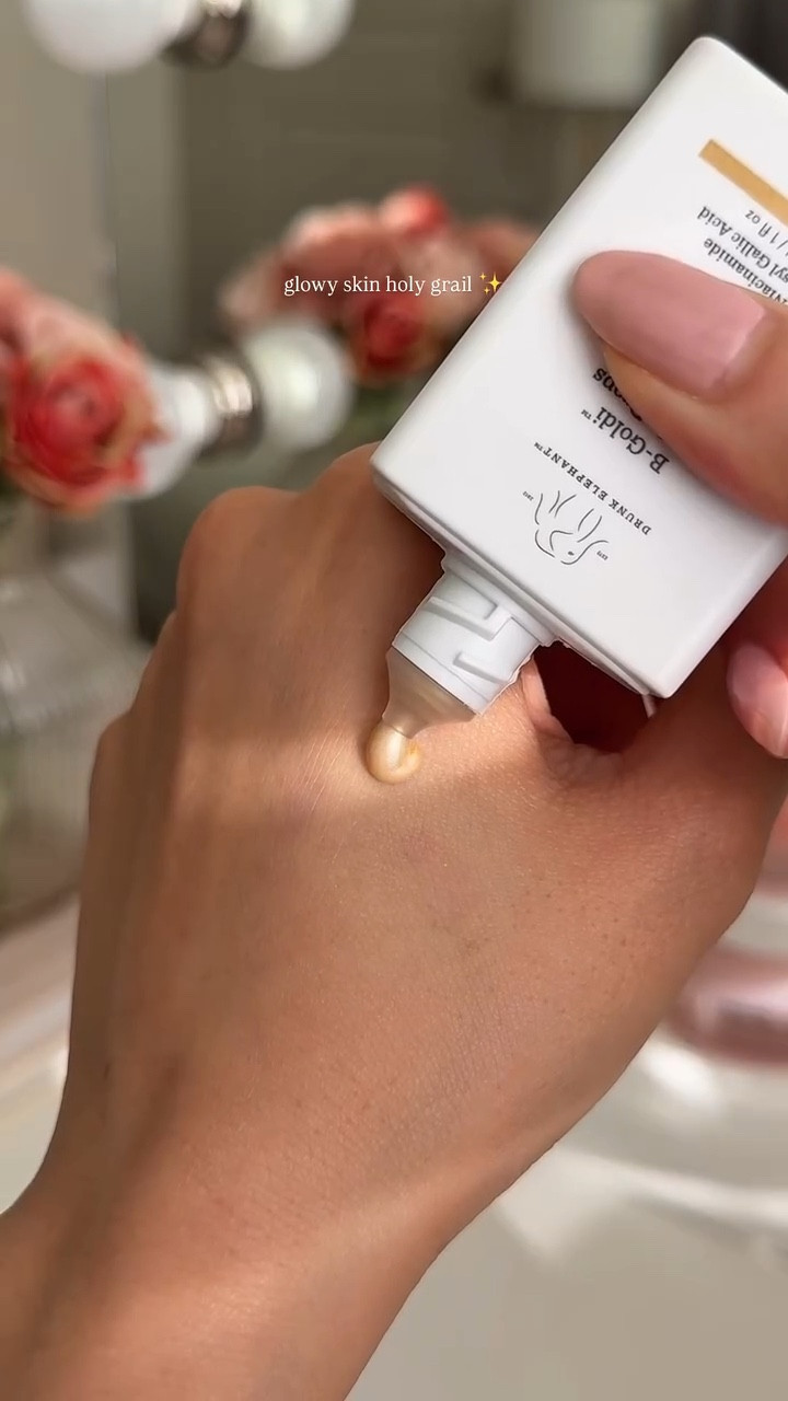 the b-goldi illuminating drops gives the most gorgeous and natural glow @drunkelephant ✨

it has the finest shimmer that does not emphasize textured skin. one to two drops is all you need for glowy skin 🪩

#drunkelephant #bgoldi #glowyskin #glowyskincare #skincare #skincareroutine #aesthetic #beautyproducts #selfcare #ugc #ugccreator #beautyobsessed #explore #trendingmakeup