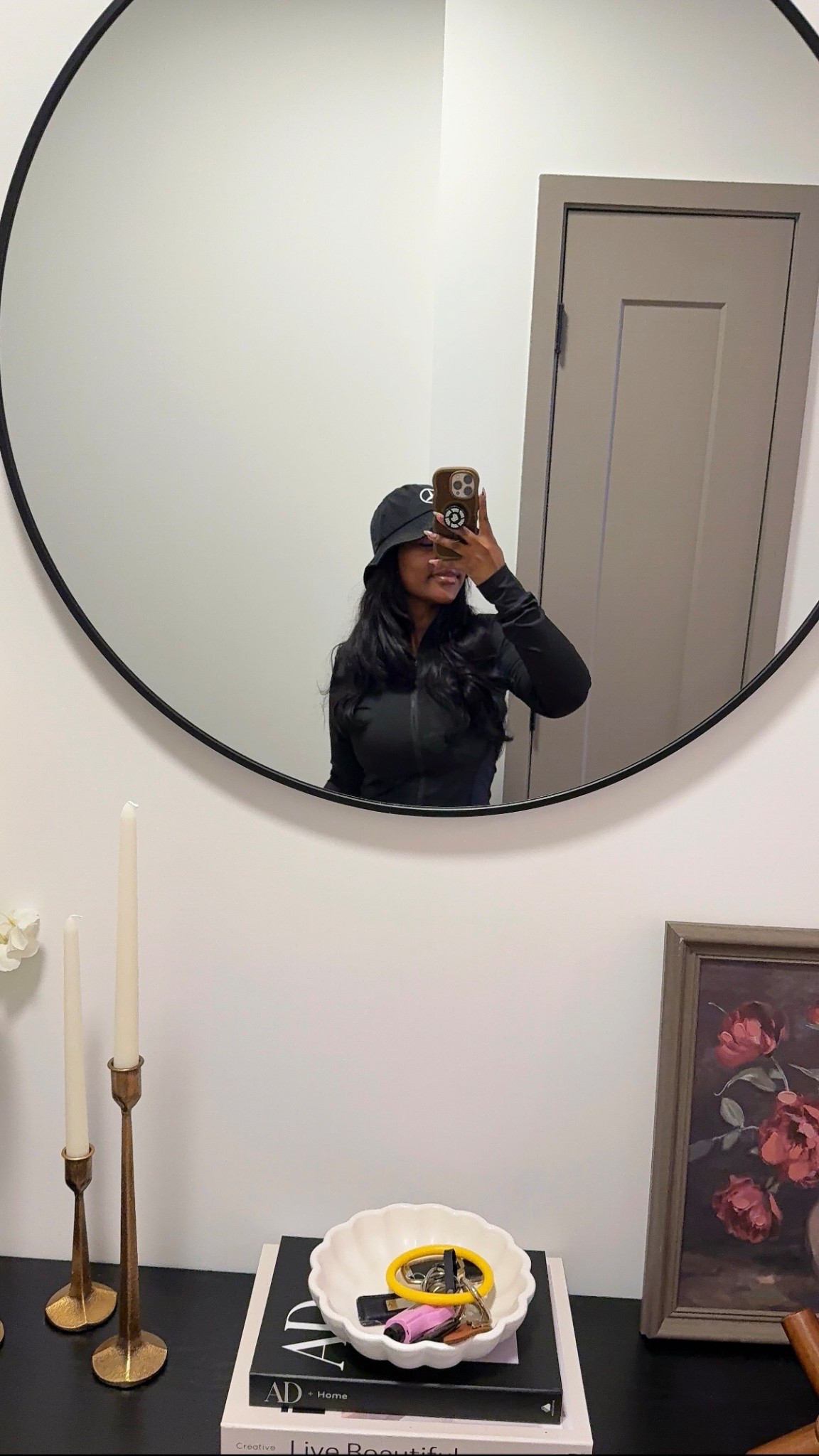 just a quick mirror check… and suddenly I don’t want to leave 🤍

My entryway has been doing exactly what it needed to do🤎calm, cute, and quietly pulling everything together before I head out