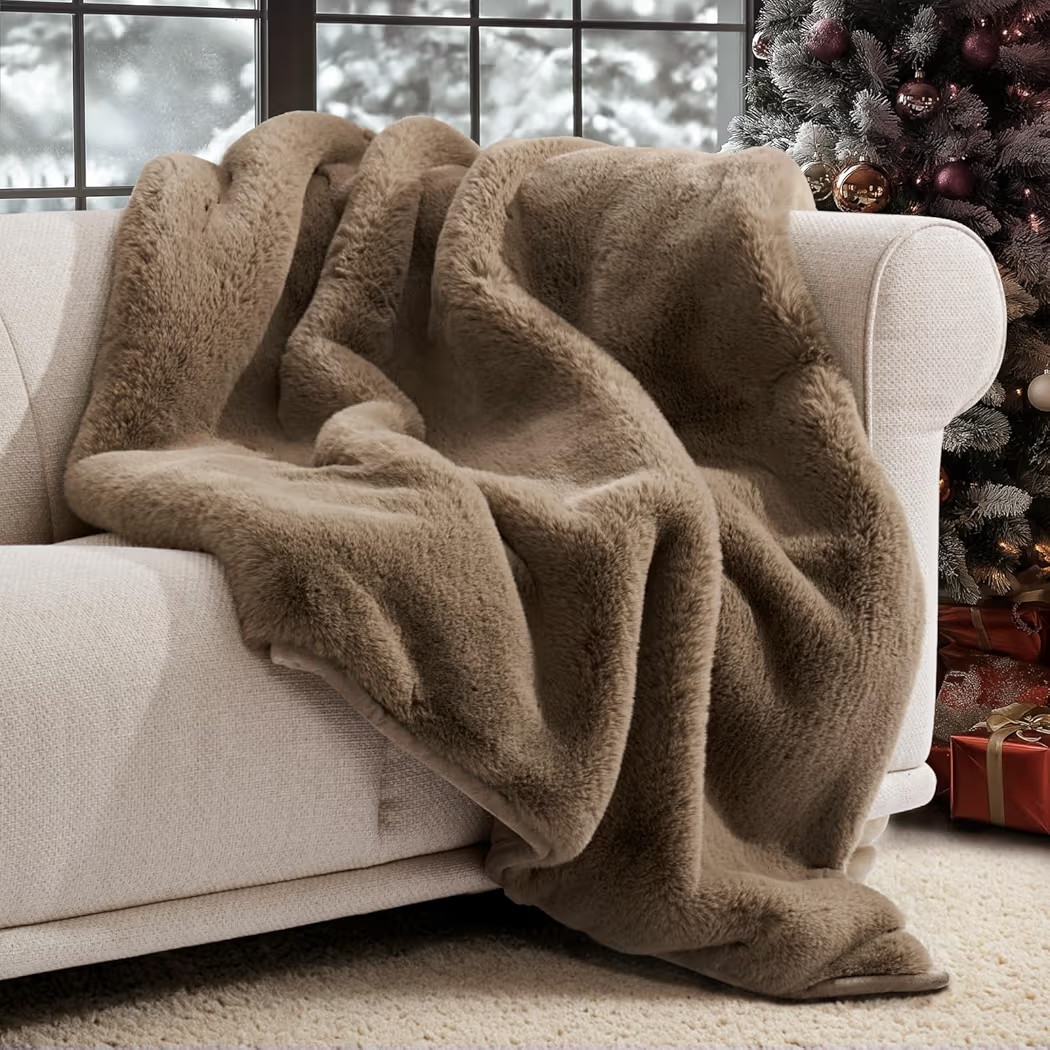 EVERGRACEHOME Luxury Soft Faux Chinchilla Fur Throw Blanket for Couch, Warm Thick Heavy Winter Throw Blanket 1220GSM for Bed, Fluffy Cozy Mink Blanket with Reversible Velvet, Tawny Mink, 50"x60" | Amazon (US)