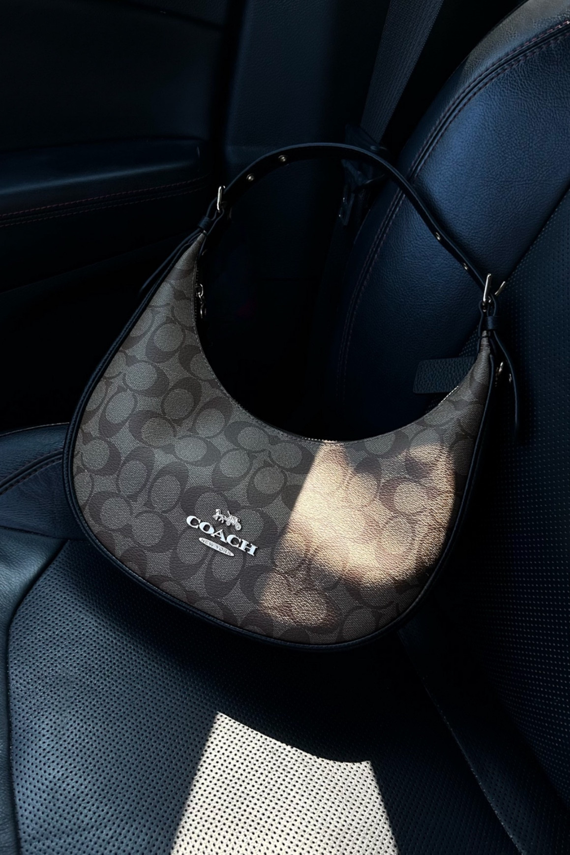 absolutely obsessed with this Coach bag & she’d make a great gift!!

#LTKSeasonal #LTKGiftGuide #LTKItBag