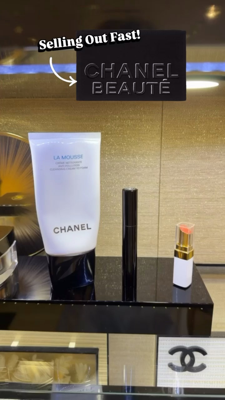 Most loved Nsale beauty set still in stock. Plus you get the cutest Chanel pouch 😍😍😍