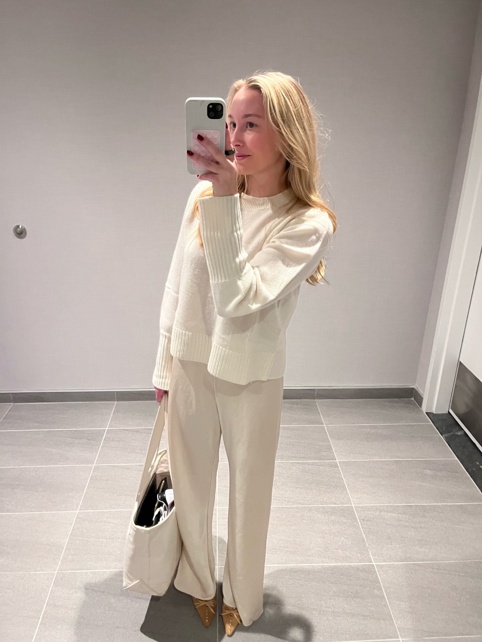 winter whites 

#LTKCyberWeek #LTKWatchNow #LTKHoliday
