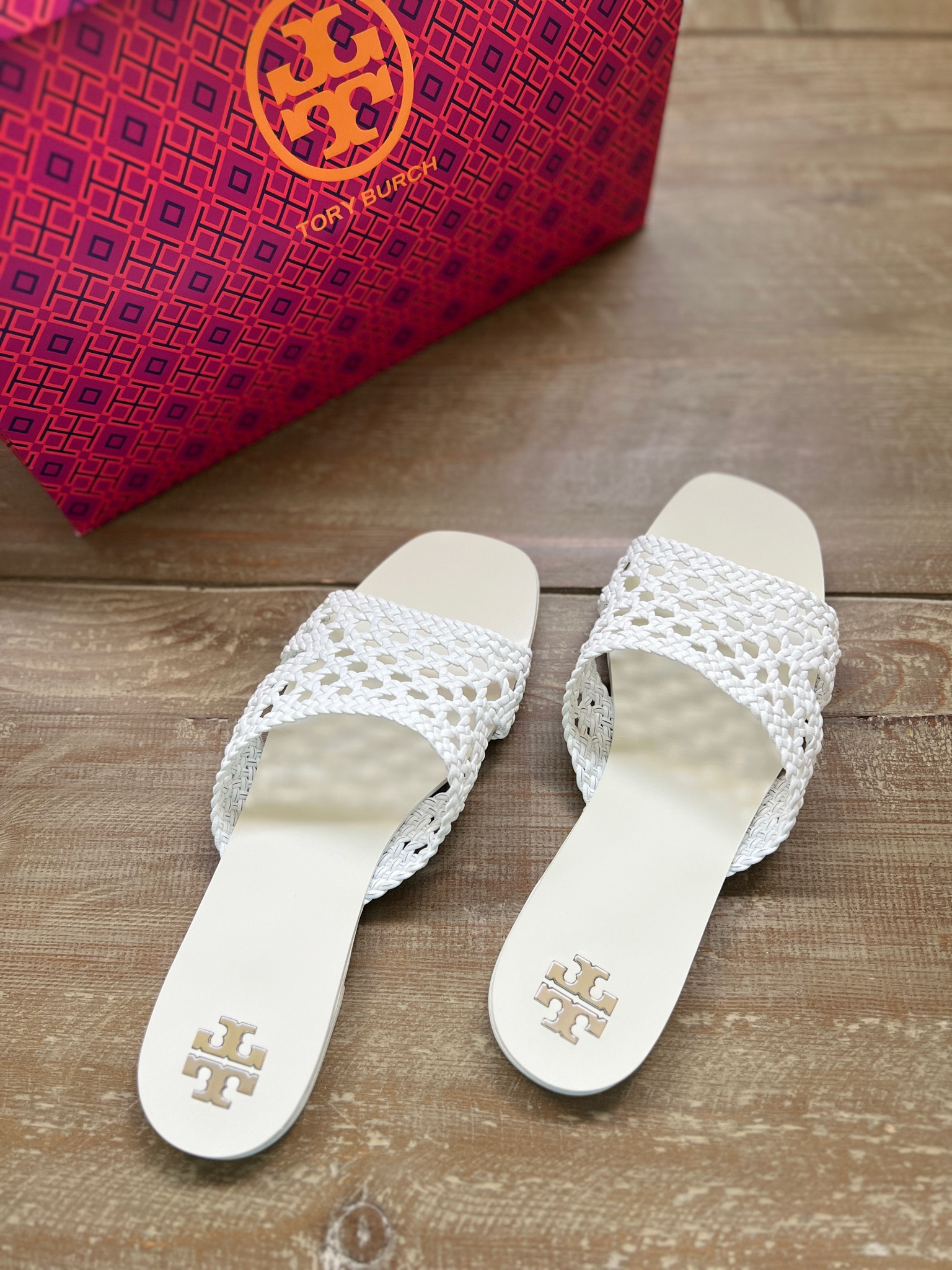 Tory Burch's classic slide is beautifully crafted with a hand-woven leather upper, creating an elegant pairing of texture and minimalism, and crafted in partnership with a Leather Working Group-certified tannery, supporting high standards in leather manufacturing and chemical management.

#LTKWedding #LTKSaleAlert #LTKShoeCrush

#LTKShoeCrush #LTKOver40 #LTKWedding
