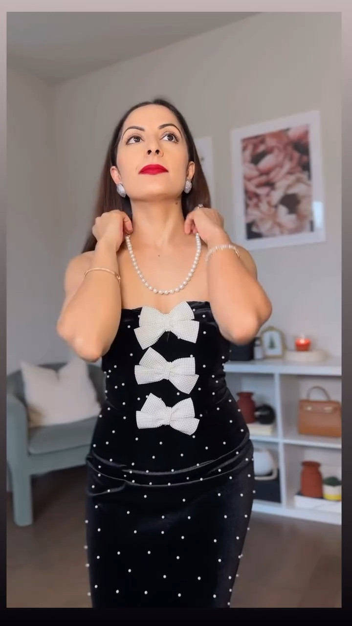 All wrapped up and ready to slay the season! 🎀🎁 

#HolidayStyle #blackdress #dallascreators #tistheseason 

{holidays outfits, Styling for the Holidays, old money aesthetic, Dallas Influencers, Petite Styling Ideas}