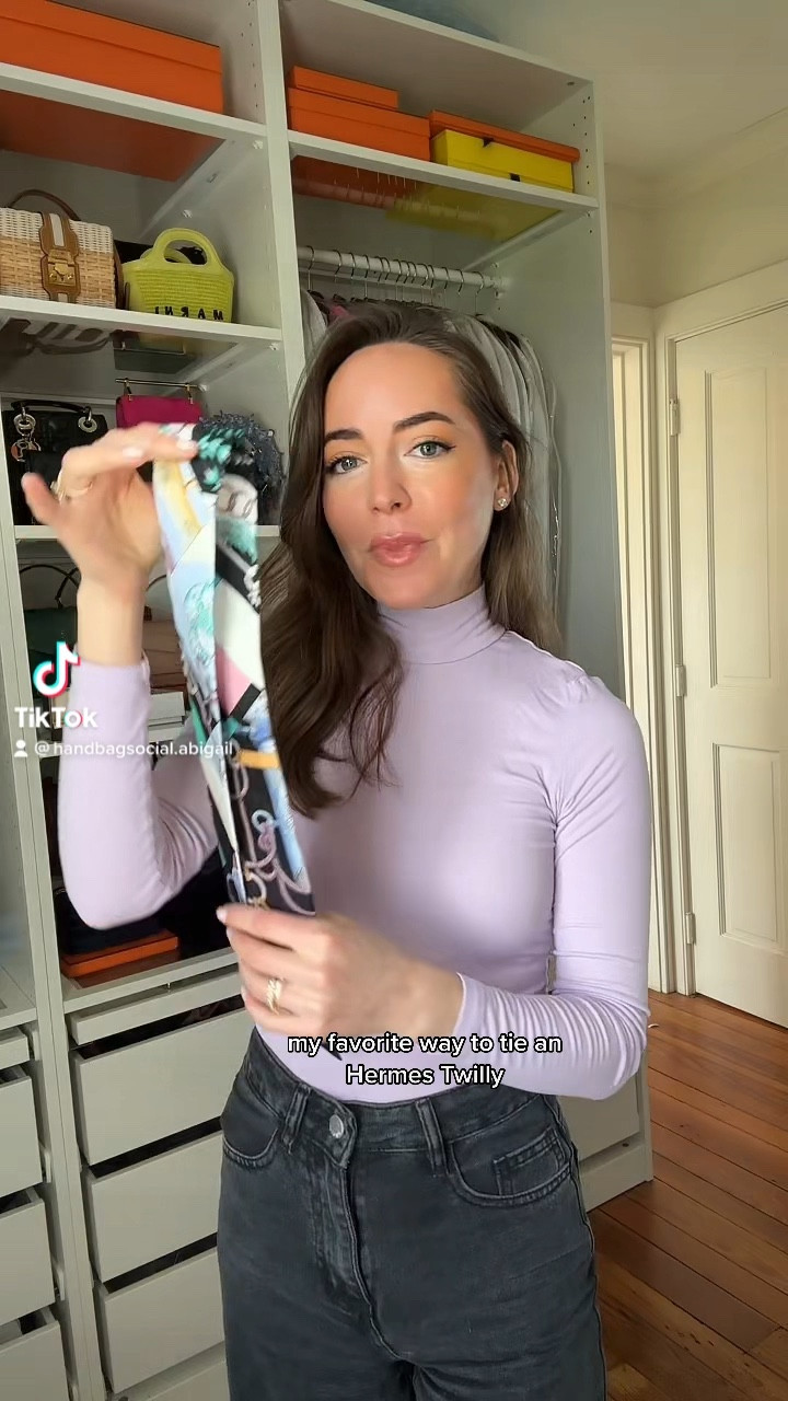It isn’t very often that I see Twillys being worn around the neck and there are so many fun ways to tie them. Love that they are inexpensive relative to other Hermes silk and when tied nicely they do have some body. Also very multipurpose if you have bags too! #scarftutorial #hermesscarf #hermestwilly