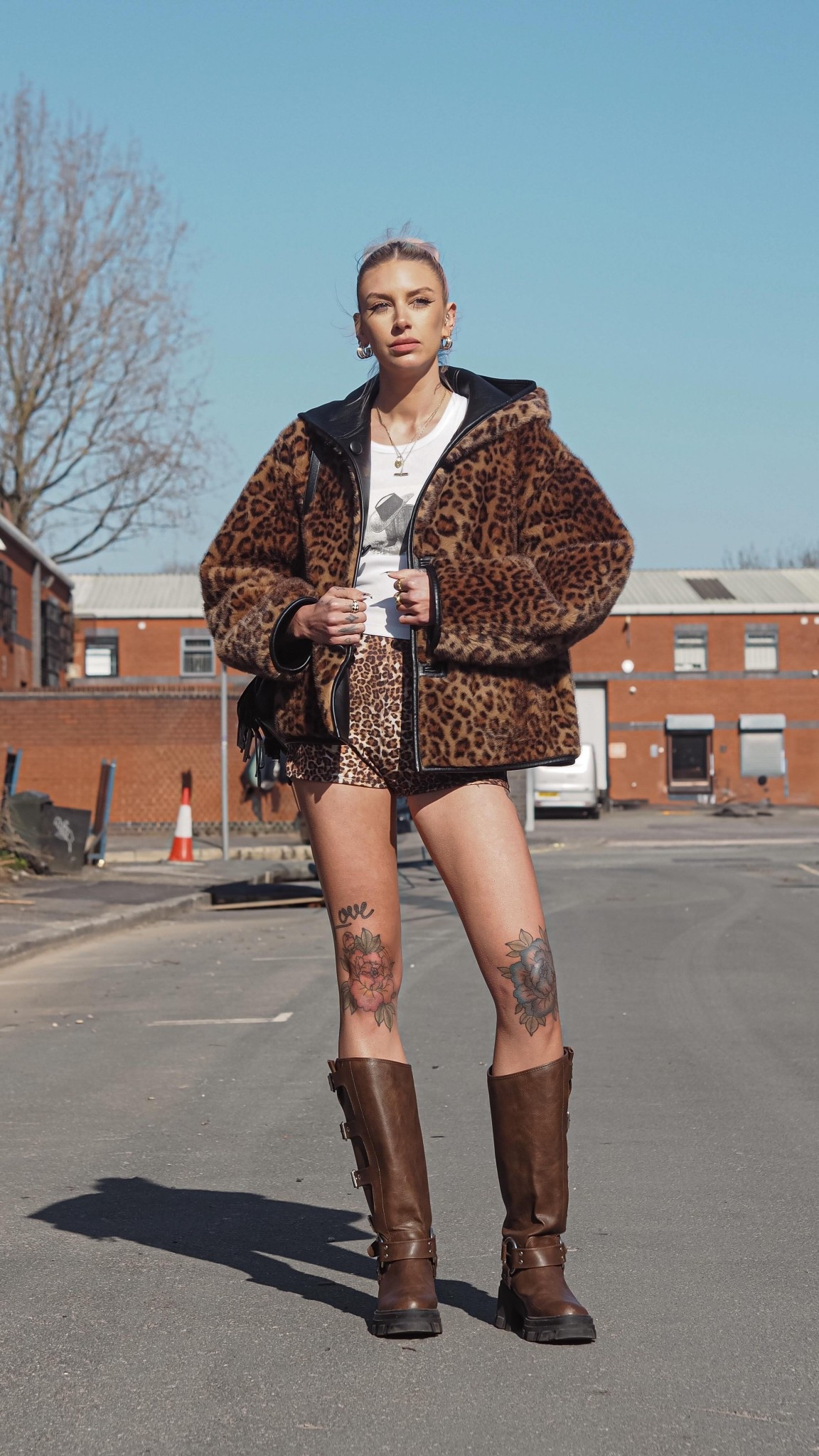 The perfect jacket doesn’t exi… 🖤 reversible leather AND leopard?! 10/10 no notes. Now I can change my outfit as quickly as the spring weather in Manchester ✌️
*gift @veryuk 
.
.
.
.
.
.
.
.
.
.
.
.
.
.
#veryuk #mango #reversiblejacket #ootd #howtostyle #springstyle #jacket #styleinspo #manchesterinfluencer