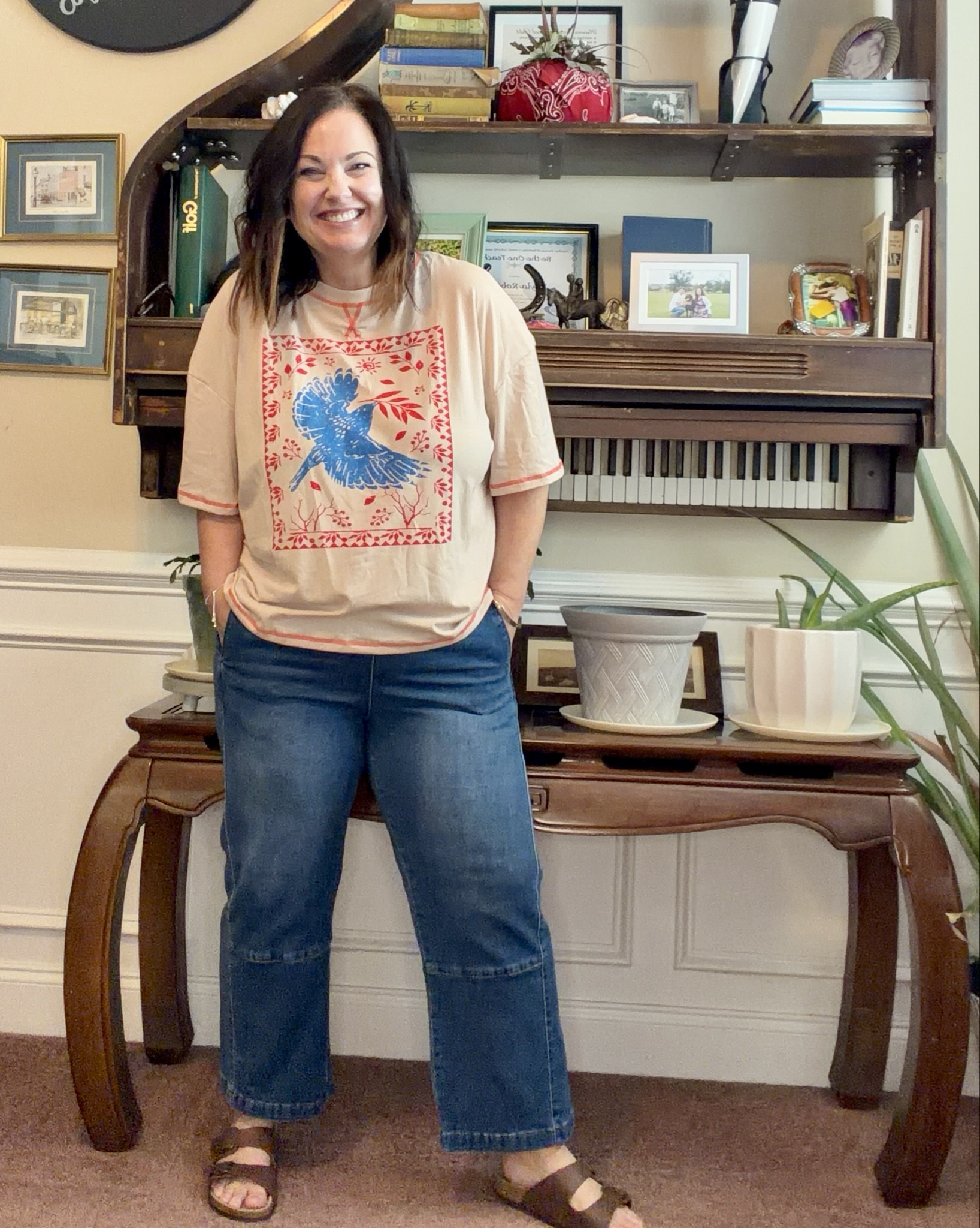 The perfect fitting graphic tshirt 🌟

#LTKMidsize #LTKOver40 #LTKootd