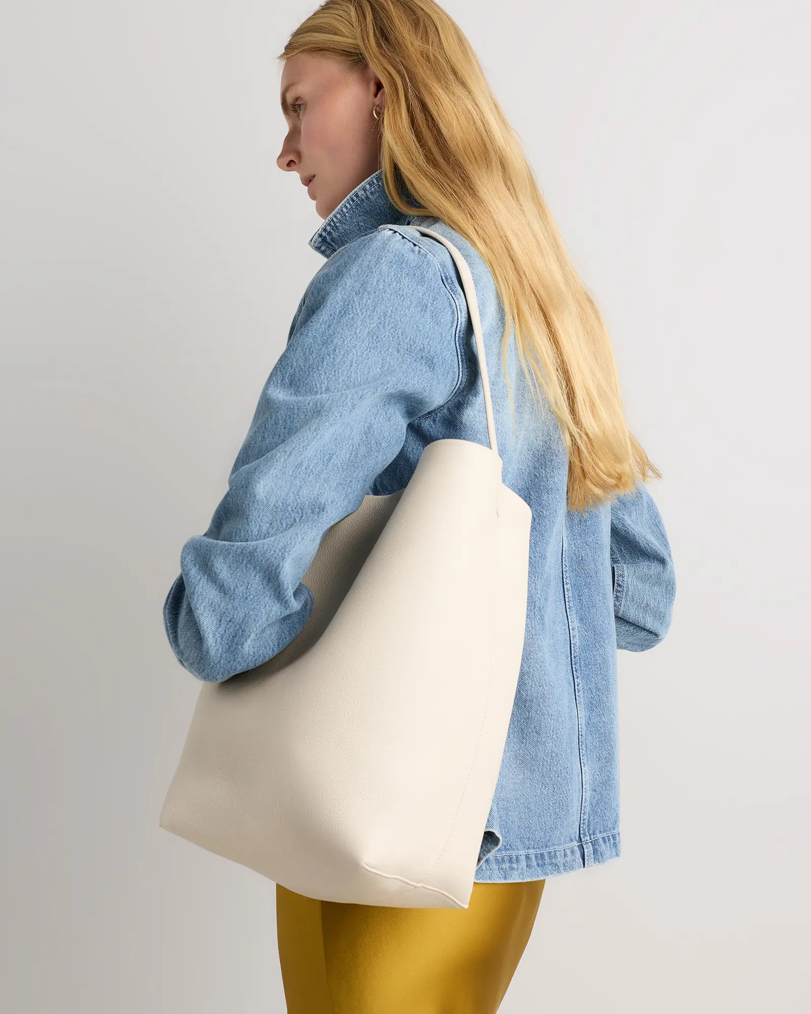 Italian Leather Large Soft Bucket Shoulder Bag in Soft Ivory | Quince