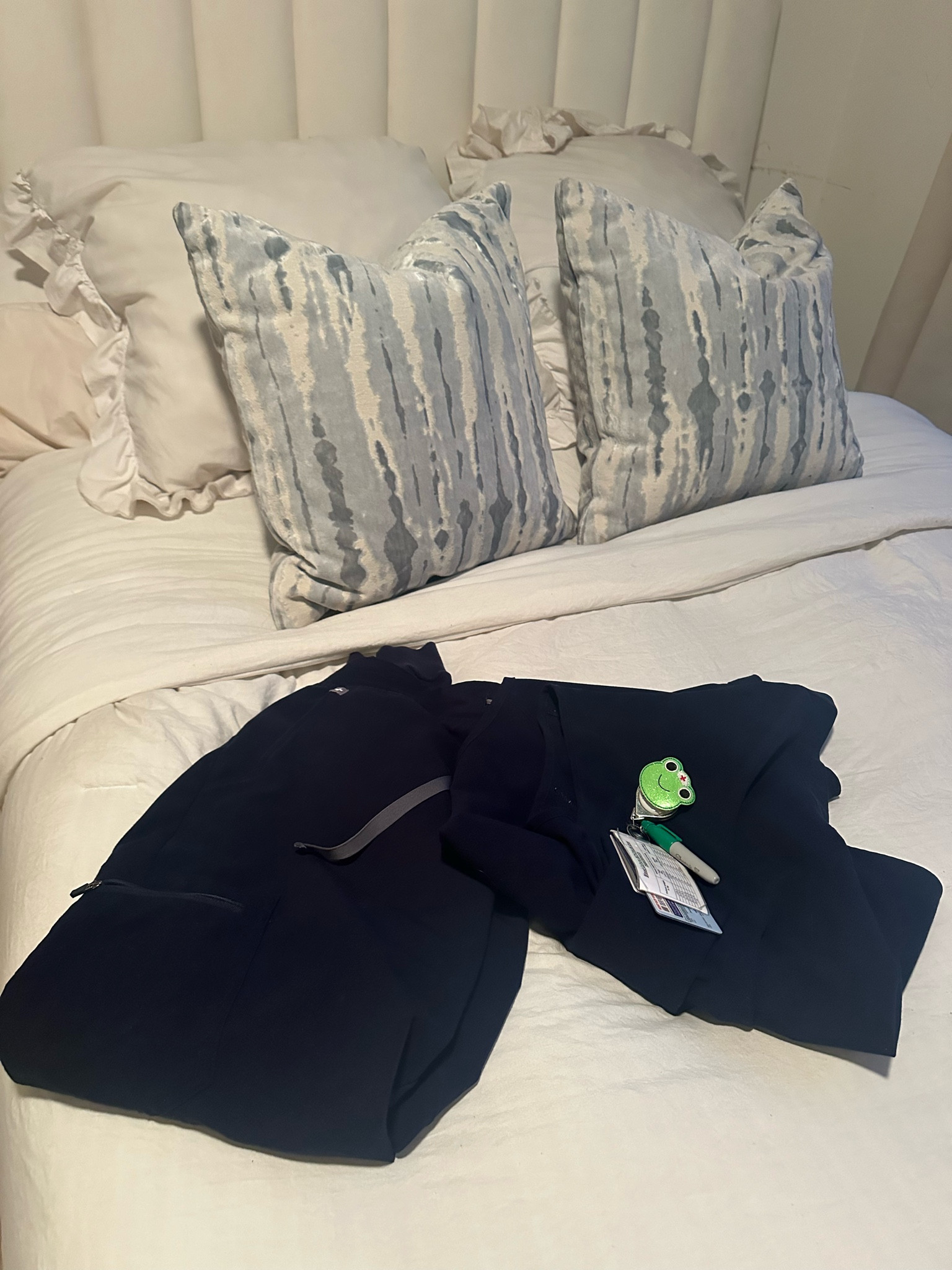 navy scrubs + frog badge reel! 🐸