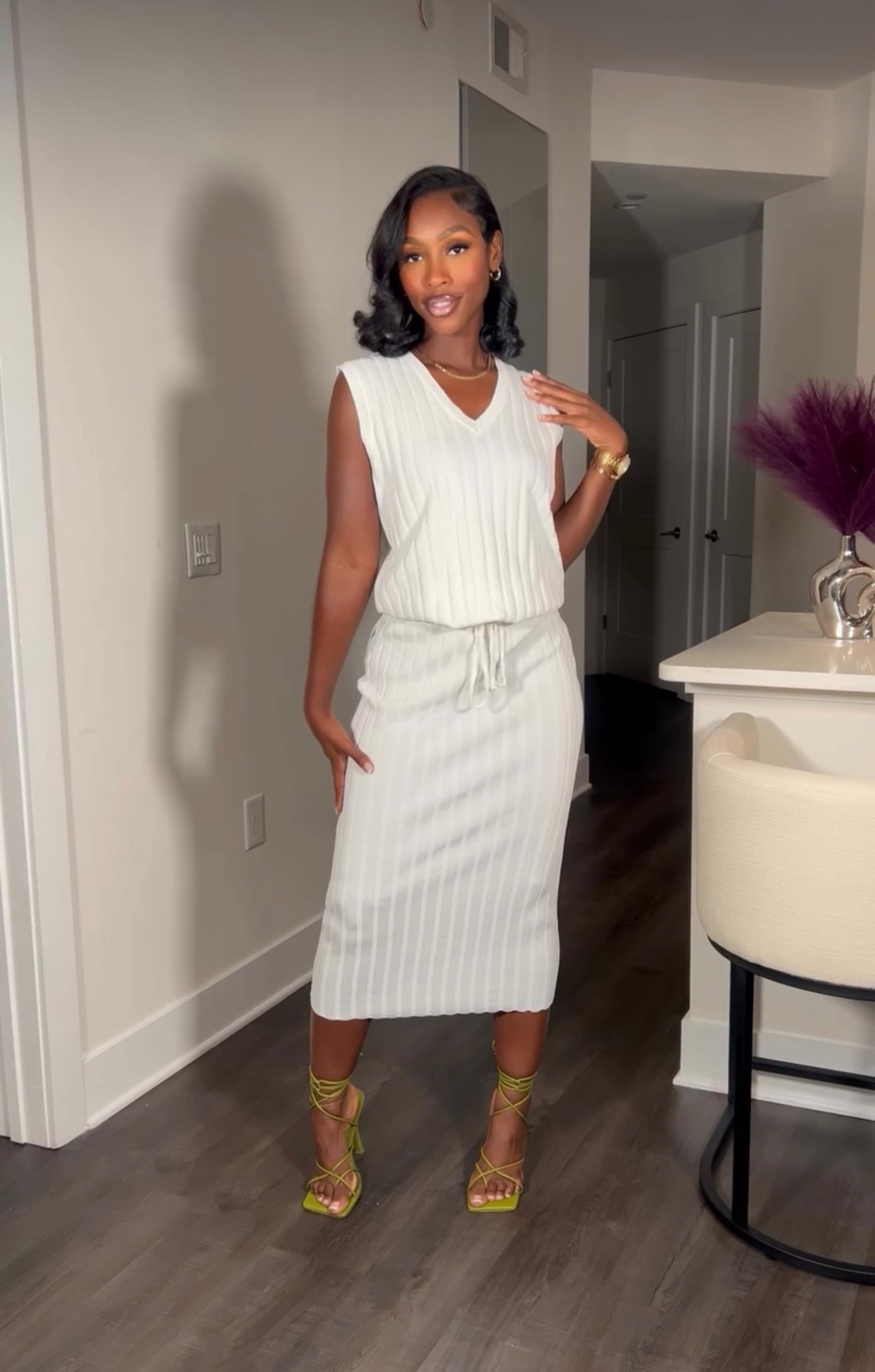 Handling business in the chicest way possible! Grabbing my tote and out the door ✌️✨

#LTKmorningroutine #LTKootd