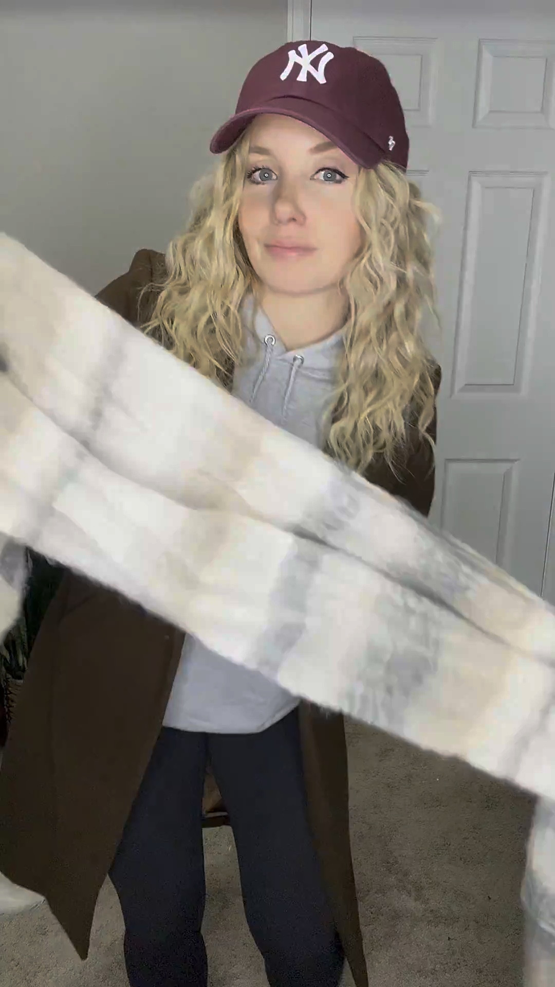 Winter outfit idea — grey hooded sweatshirt, brown peacoat, oversized scarf, baseball hat, leggings, and Chelsea boots








Winter outfit
Winter fashion
Amazon winter outfits
Trending winter fashion 
 casual winter outfits | winter fashion | size 4-6 | cold weather outfits | winter outfit ideas | layering outfit for the cold| winter fashion 2026 | outfit inspo | outfit ideas | winter outfits amazon  | casual outfit Ideas  | Outfits | Amazon Casual Outfit | Cute casual outfits | Preppy Outfit 

#LTKootd #LTKgrwm #LTKFindsUnder50