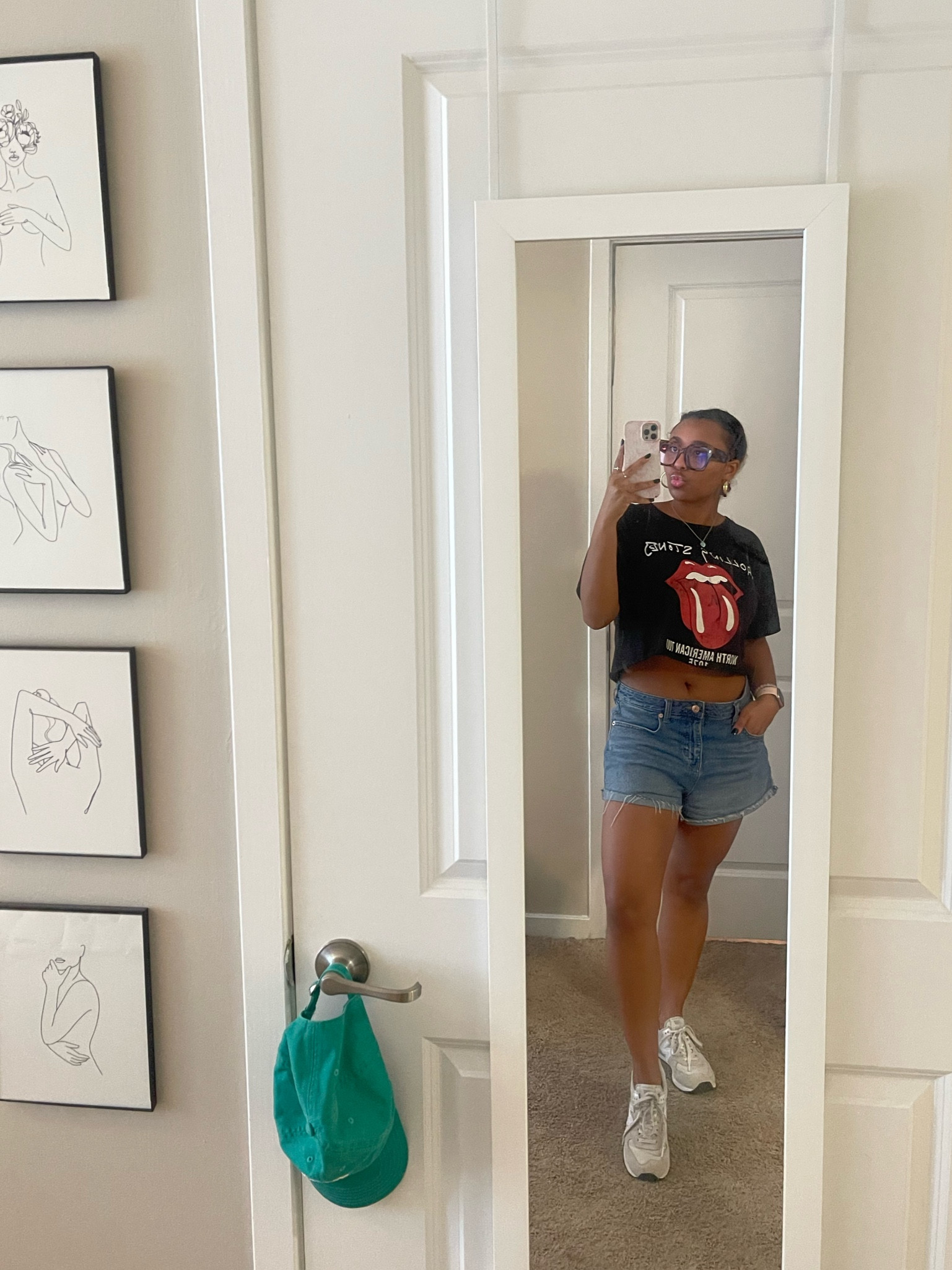 cute & easy outfit for campus #college 
wearing a size 10 in shorts for reference 

#LTKFindsUnder50 #LTKFindsUnder100 #LTKStyleTip