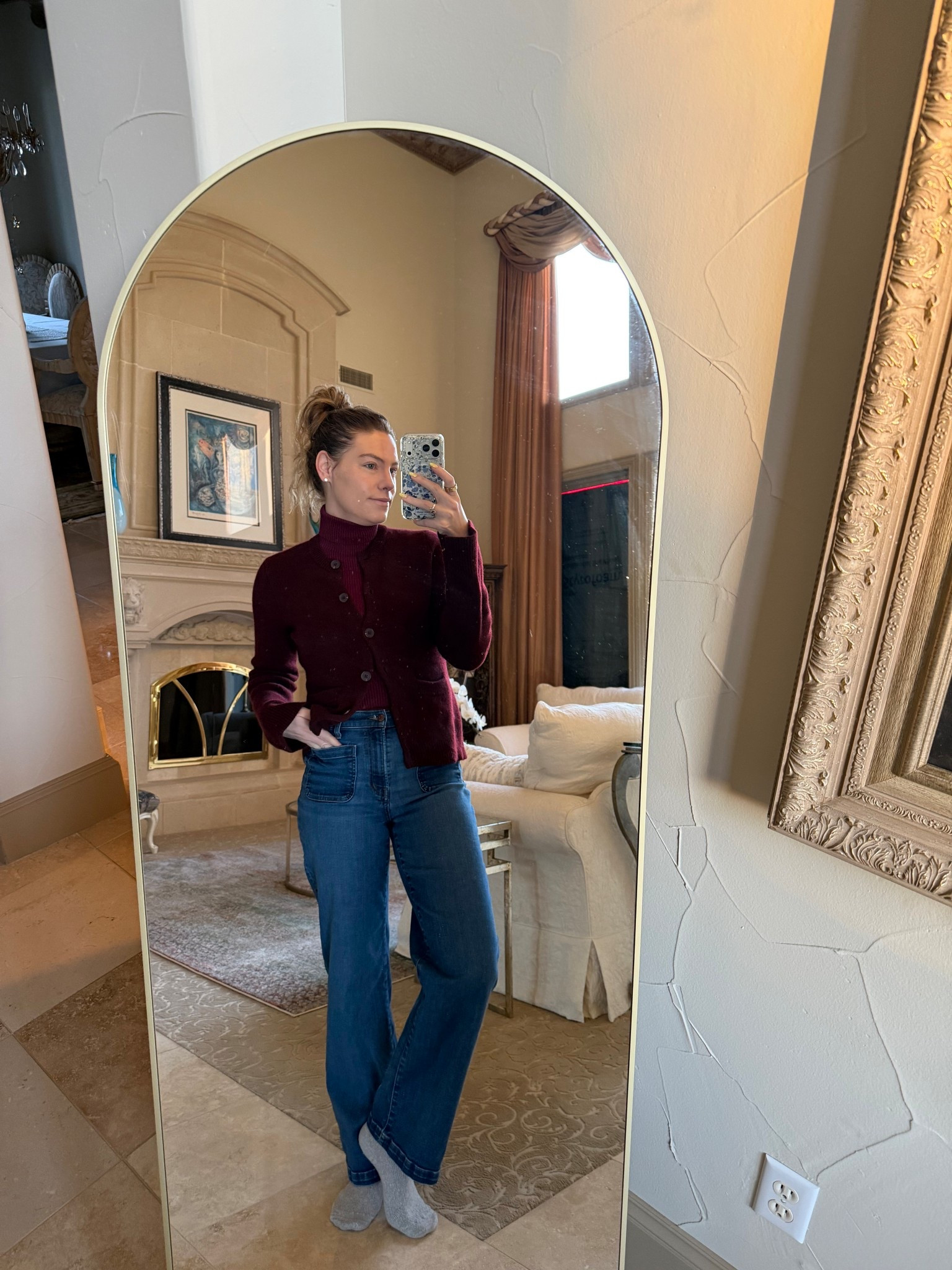 Monday causal work outfit 

Turtle neck -size small 
Cashmere burgundy (old wine) sweater -size small 
Madewell patch packet jeans - size 26

#LTKootd #LTKWorkwear