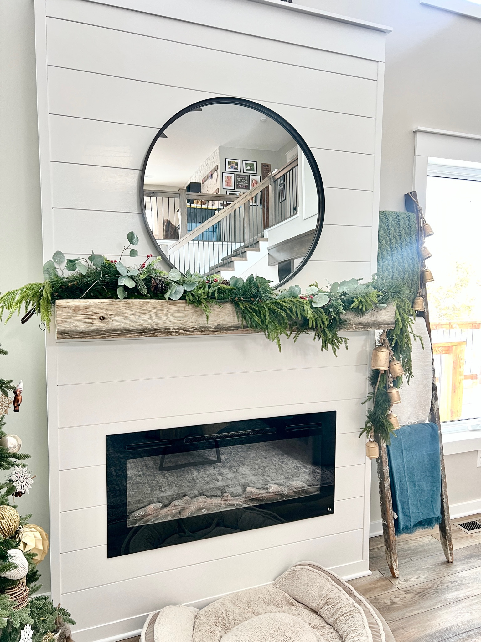 Winter mantel

#LTKHome #LTKSeasonal