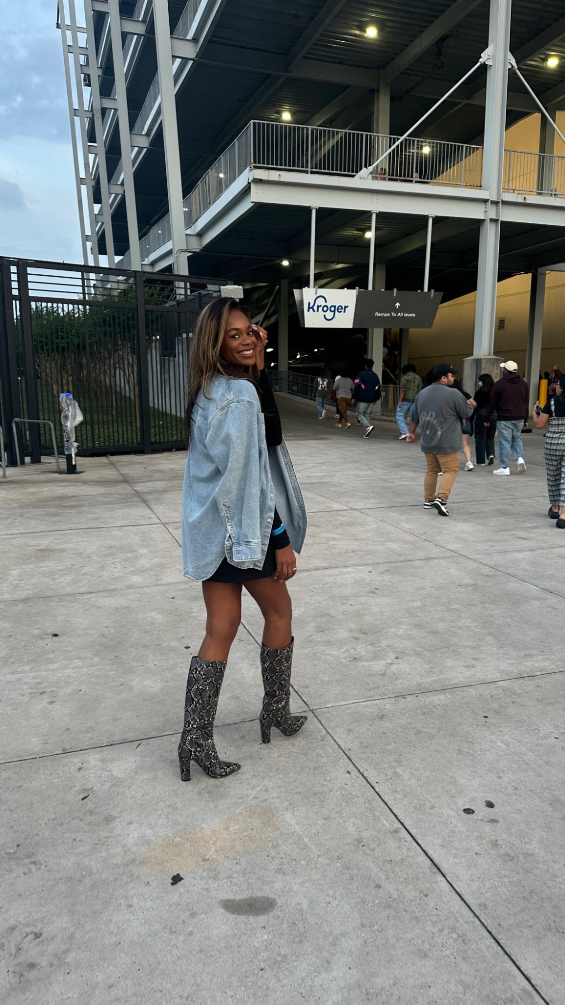 Kendrick Lamar last night was just 😩🙌🏾 outfit details tagged ❤️

#LTKShoeCrush #LTKFindsUnder100 #LTKStyleTip