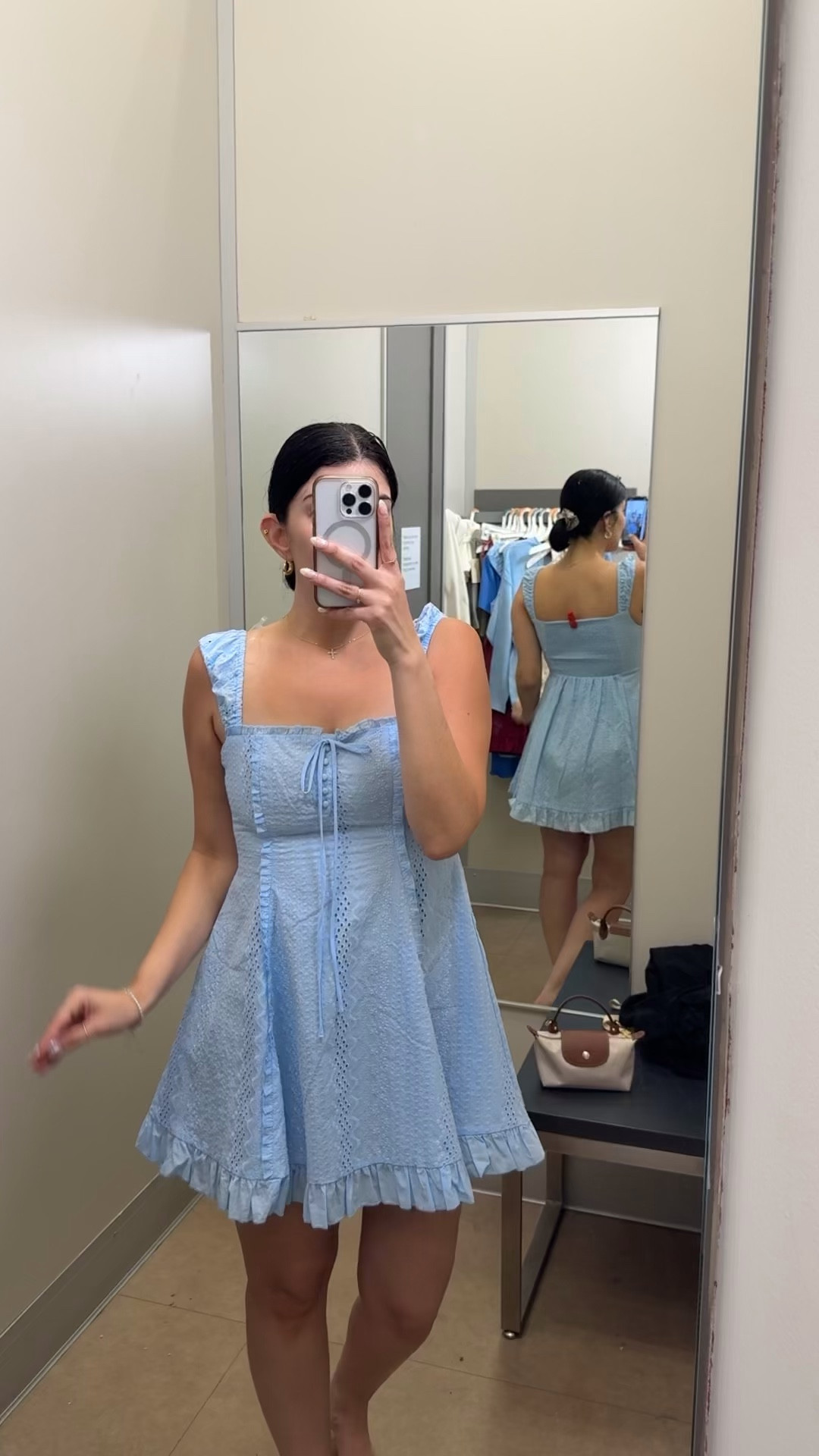 Stunning blue dress and it’s currently on sale 👏🏼



#LTKSaleAlert