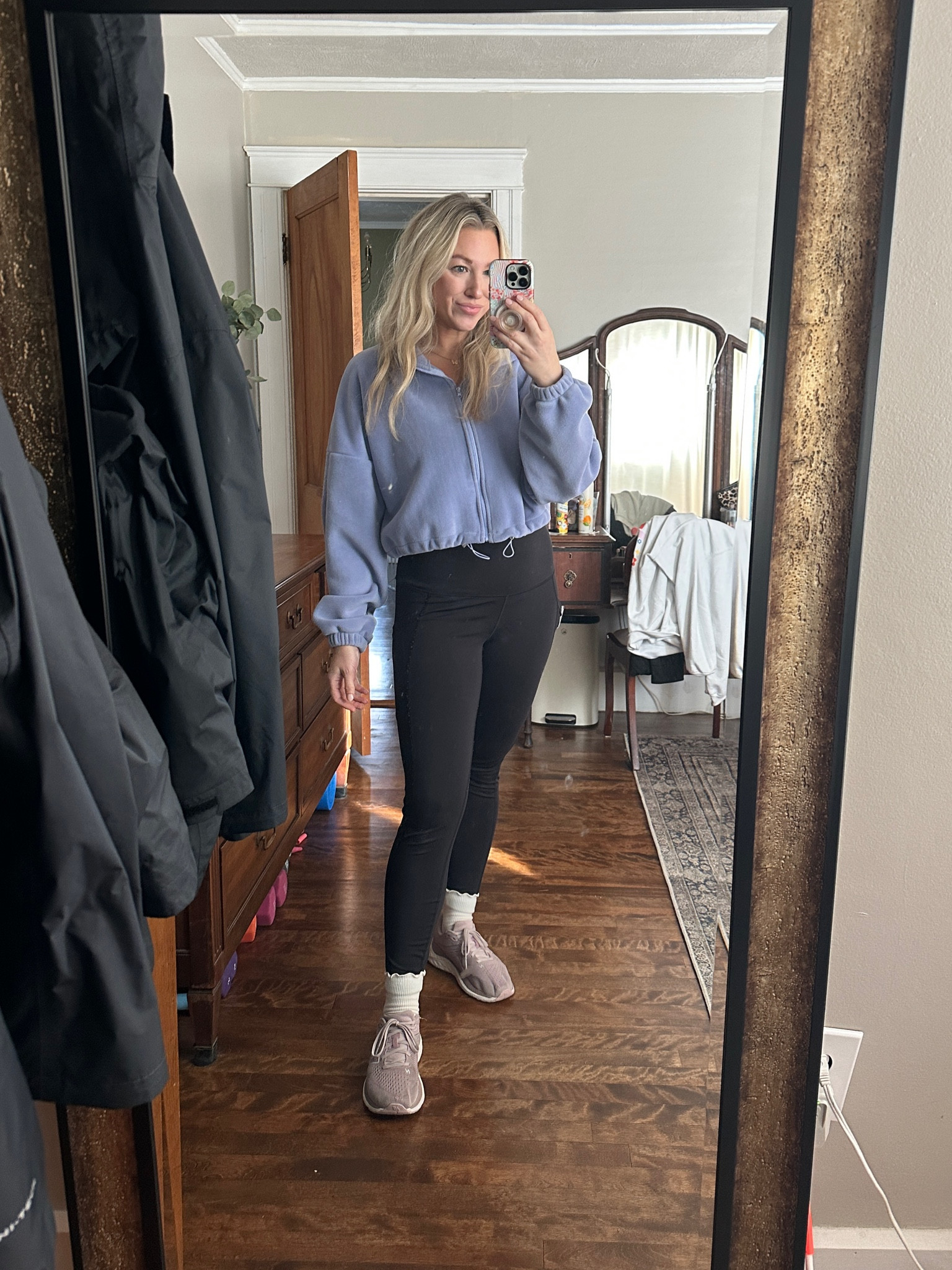 This fleece is WARM! and oversized

Fleece: medium
Workout top: large
Leggings: own both M and L
