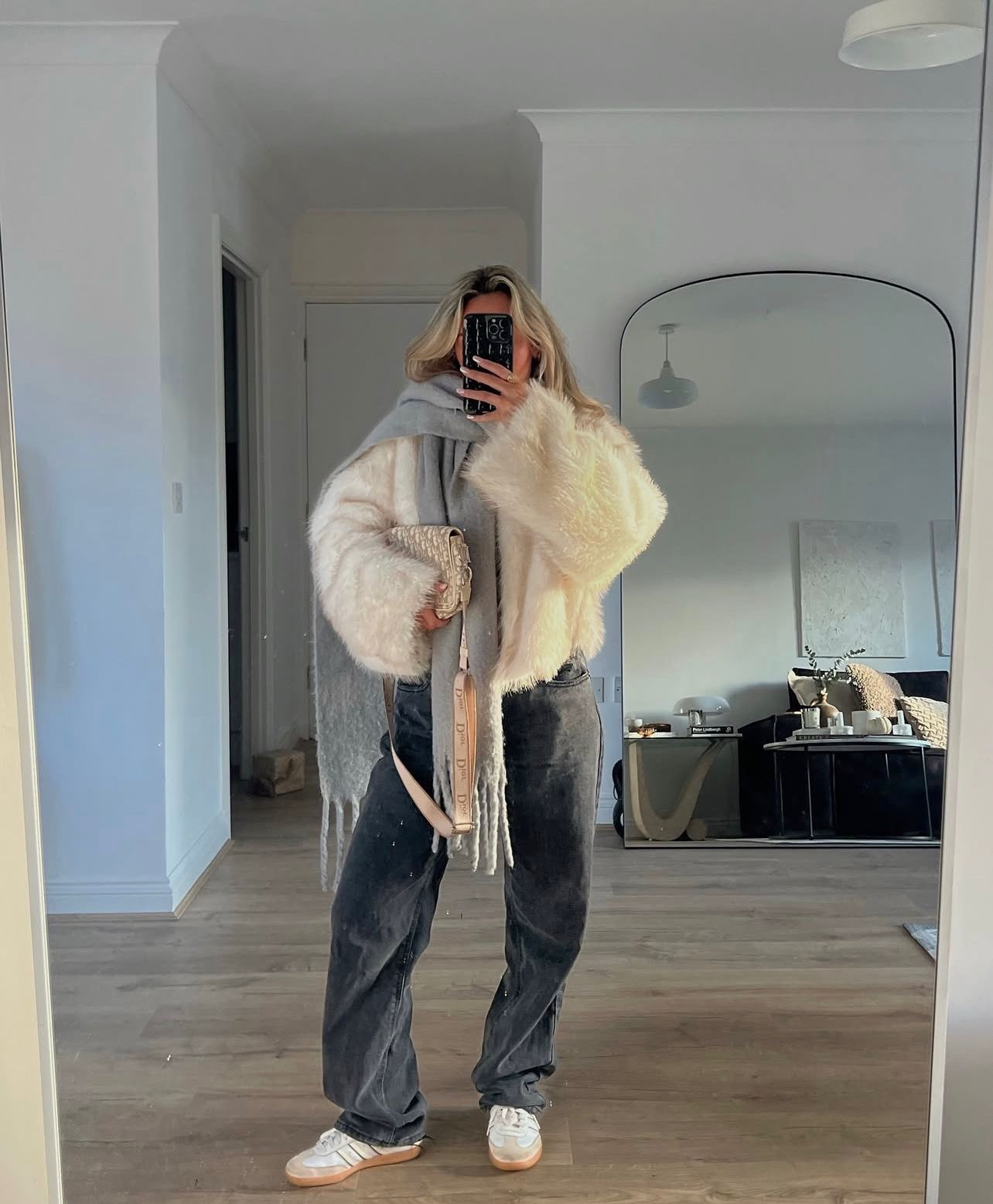 Feeling like a snowflake 🍨

Whitefox jeans | Glamify faux fur cream jackett

#LTKwinter #LTKeurope #LTKuk