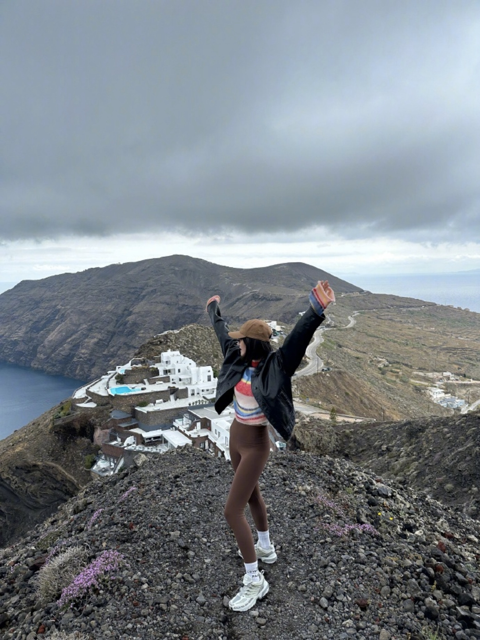 #travelwithsavi# 
欧洲旅行两周📱穿搭记录
路线 圣托里尼➡️雅典➡️那不勒斯➡️Carpi
每天在短袖和皮衣和毛衣中来回切换😅
在欧洲地中海气候下实现了一天四个季节
不过赶上了几天大晴天也算心满意足了👌 ​​​
#LTKchina #LTKasia

#LTKstyletip #LTKfit #LTKtravel