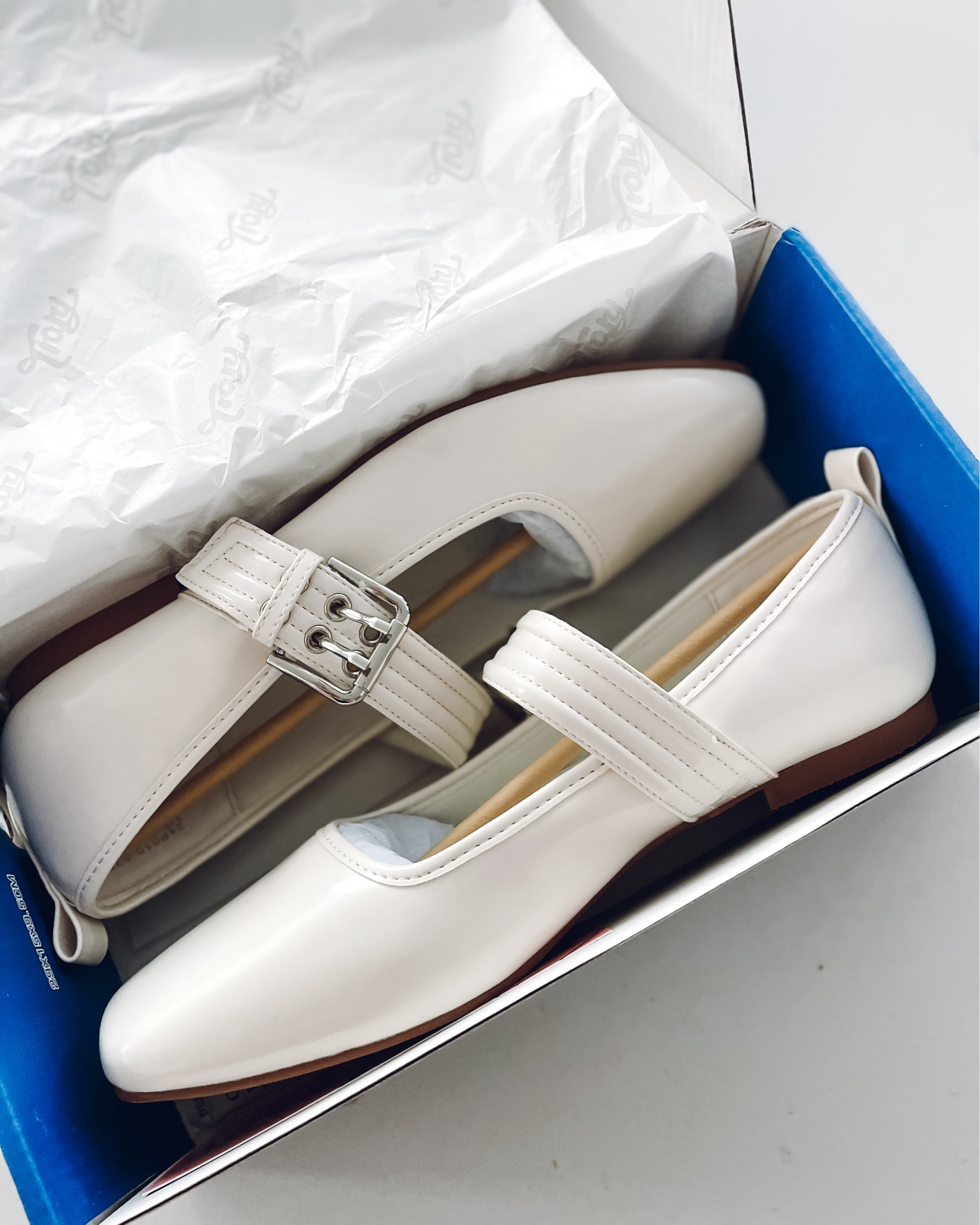 Mary Jane ballet flats! more colors! size up half 

| work shoes | work outfit | teacher shoes | womens flats 



#LTKBacktoSchool #LTKFindsUnder100 #LTKShoeCrush