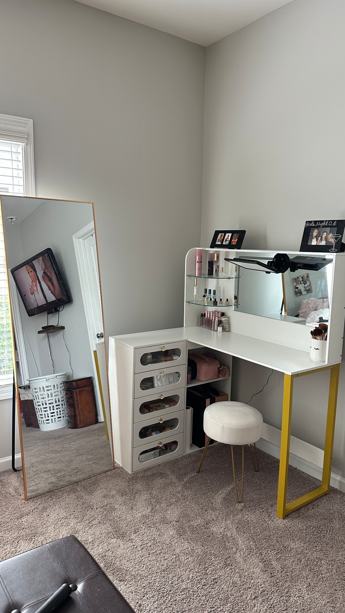 New vanity | bedroom makeoverr

#LTKselfcare #LTKHome #LTKBeauty