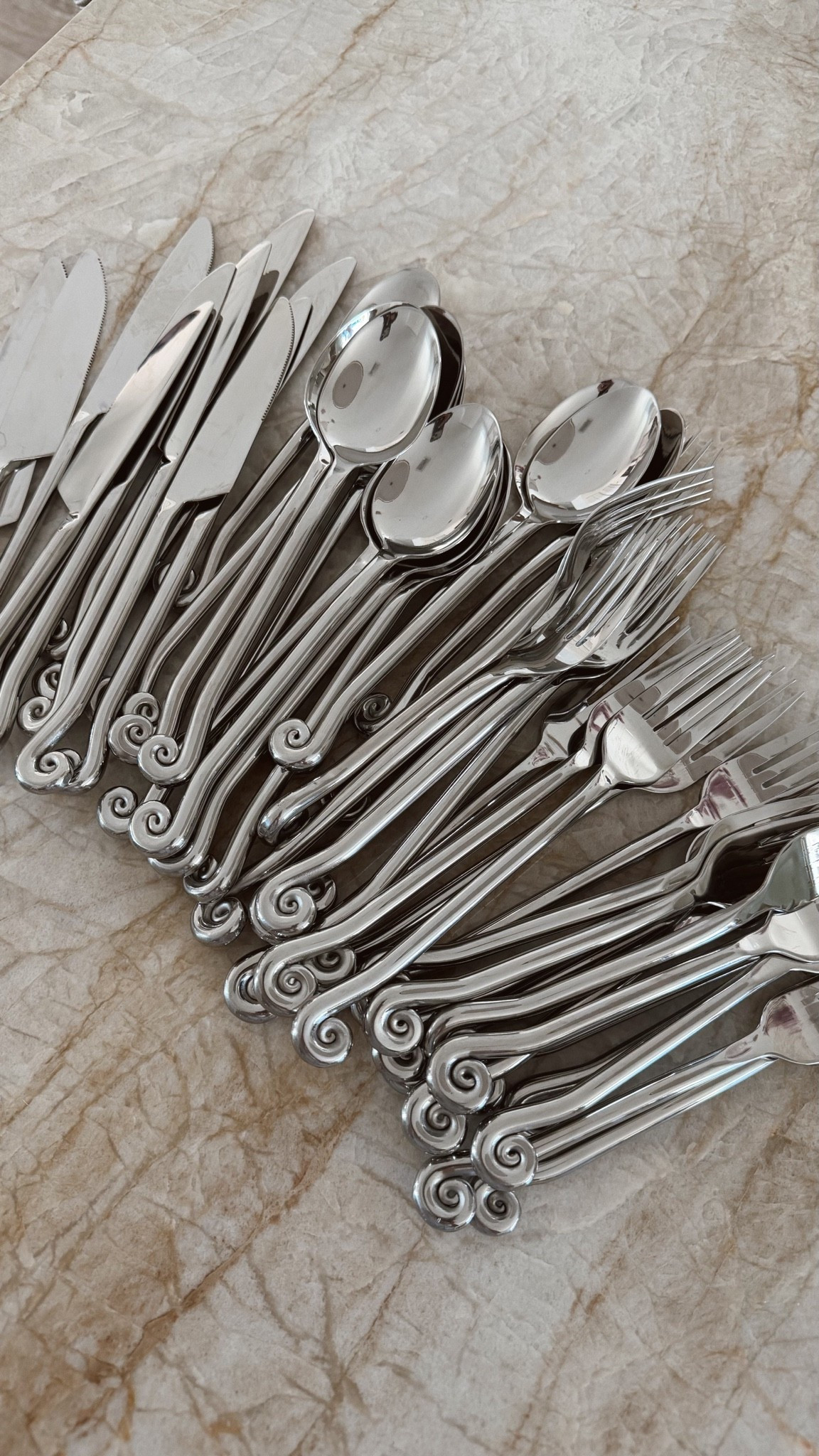 Name a prettier flatware set 🤎✨

#flatware #kitchen #utensils #tableware #amazon #amazonhome #amazonfind #forks #homefind #homedecor

#LTKHome #LTKSeasonal