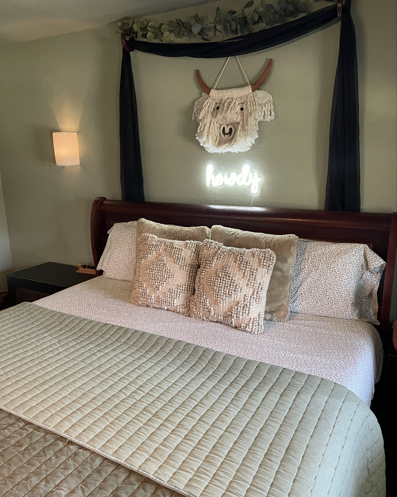 Home & Bedding for Fall 🫶🏼 #velvet

#LTKFindsUnder100 #LTKHome #LTKStyleTip