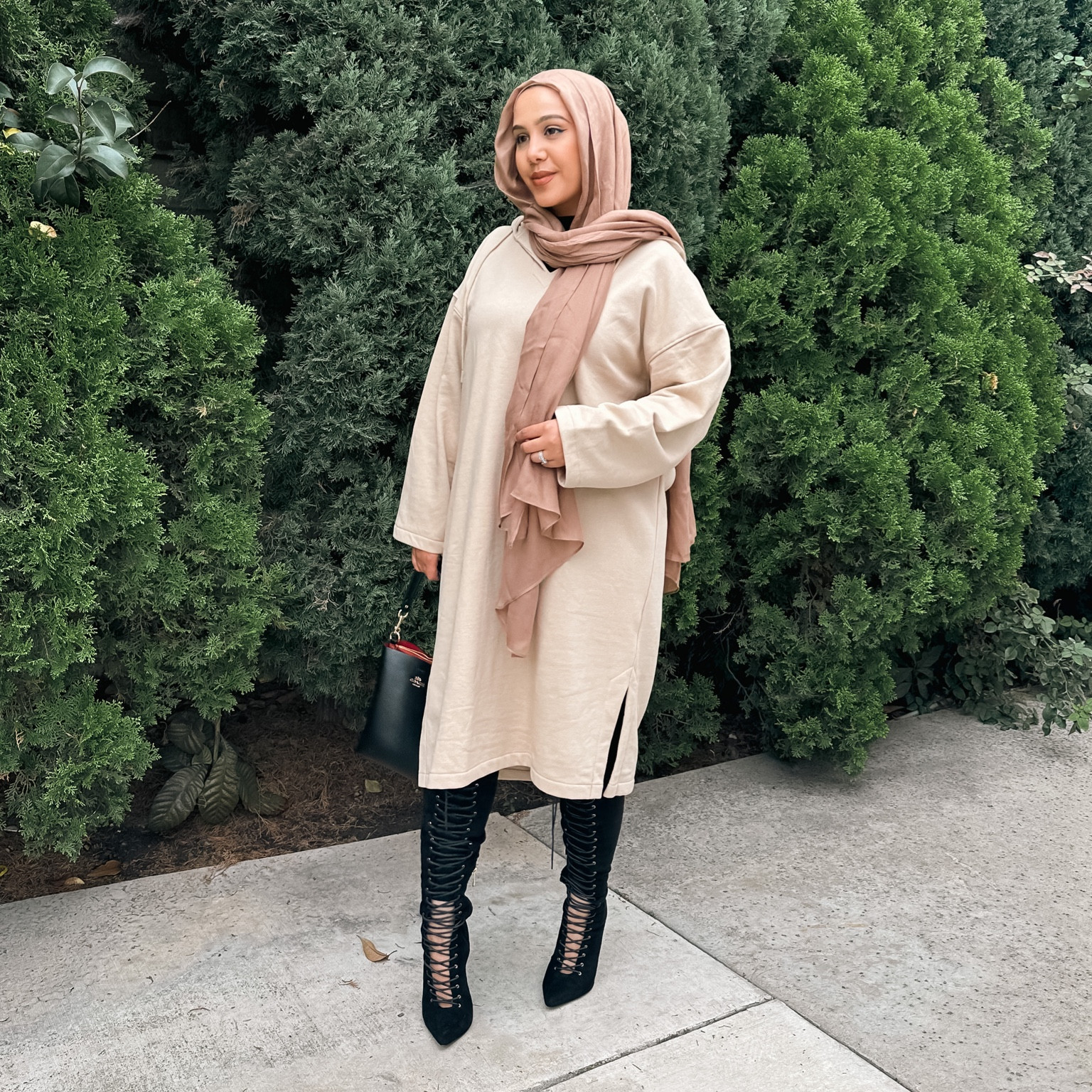 Sweater dress for an easy fall outfit

#LTKstyletip #LTKfit #LTKshoecrush