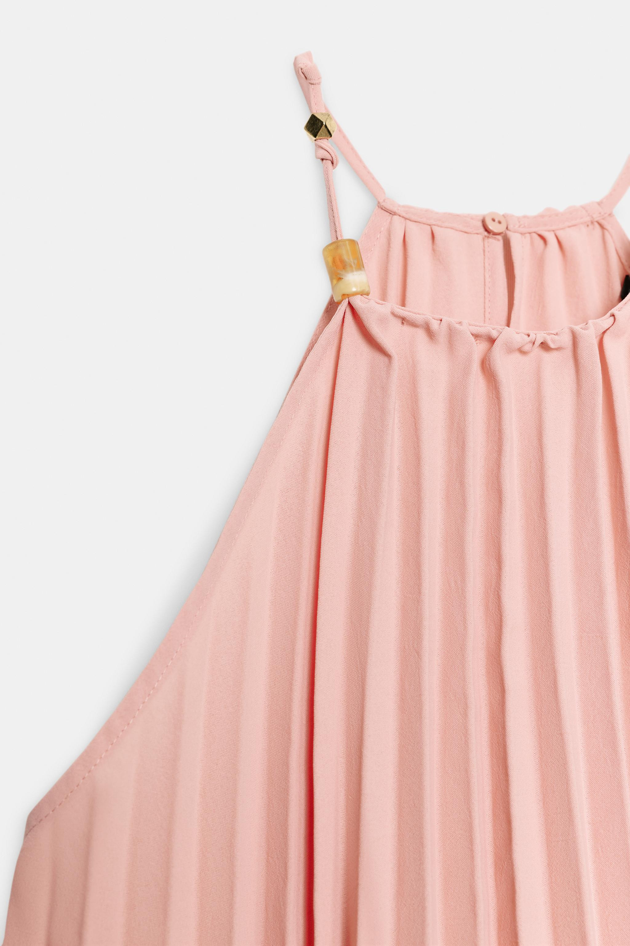 Model height: 177 cmHalter neck top with beaded detail. Pleated fabric. Back opening with button ... | Zara DE