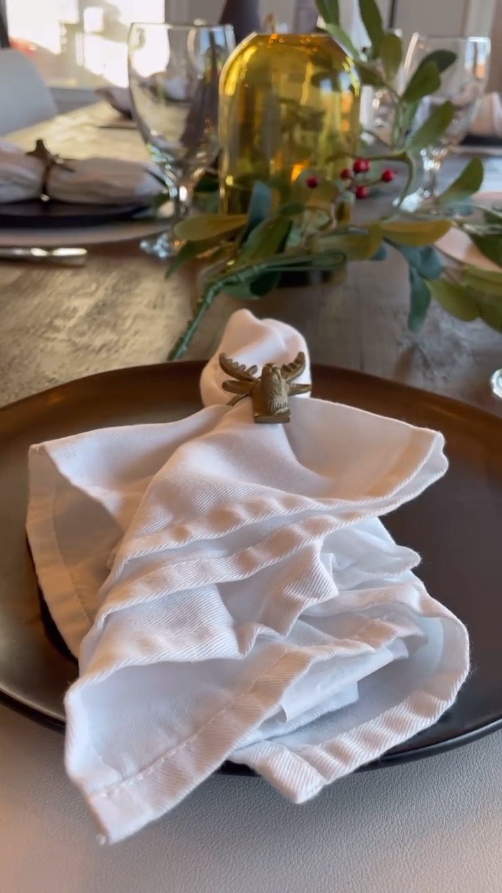 My latest find for Christmas Tablescape…

Finally, I got these napkin rings that I’ve been eyeing since last year. I bought them from @arhaus 

To shop my feed, link in my bio. 

Follow me @homeartmine for more. 

#tablescape #christmastablesetting #diningroomdecor #christmasfinds