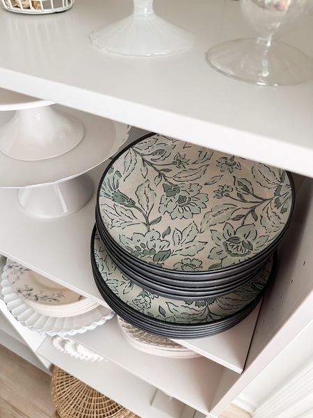 I’m obsessed with these melamine floral dishes 🤩 #floral #coastal #coastalhomedecor #melamine #kitchen #shelves #organized #scallops 

#LTKparties #LTKhome #LTKstyletip