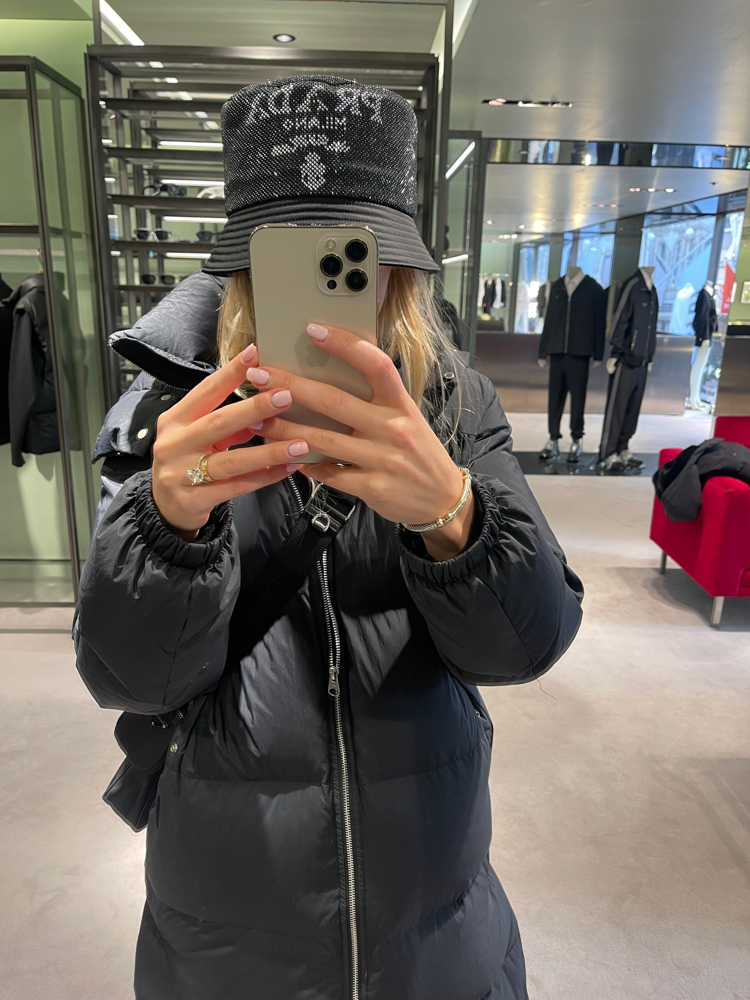 Bucket hat dreams #prada