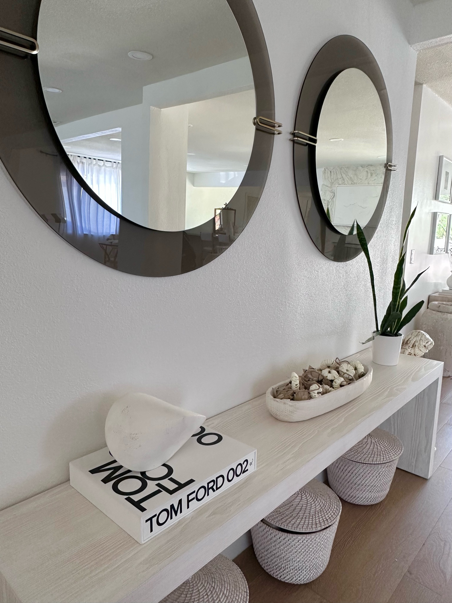 I spot cute little pumpkins! 


#falldecor #fall #fallhome #neutralfalldecor #neutralhome #neutraldecor #nuetral

#LTKSeasonal #LTKFind #LTKhome