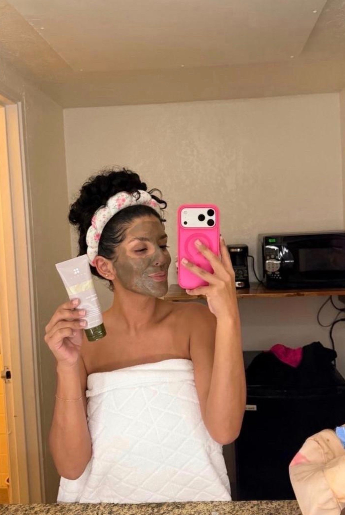 A little skincare reset moment 🧖‍♀️✨ Nothing better than a face mask and a few quiet minutes of self-care.

#SkincareRoutine #SelfCare #BeautyRoutine

#LTKdayinmylife #LTKselfcare #LTKmorningroutine