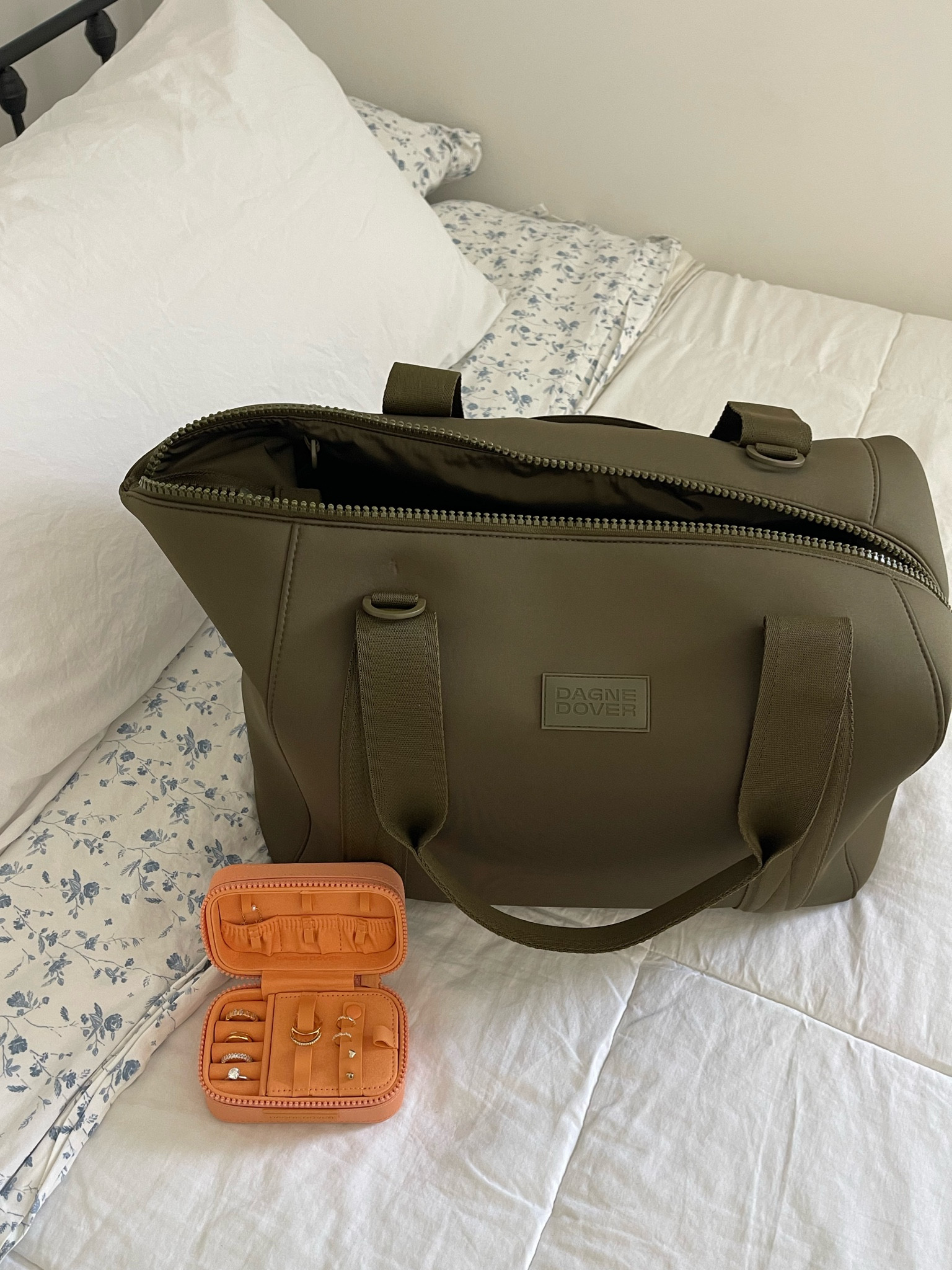 Dagne Dover code!! 25% off with VIVIANE25 till 10/6 - works on full priced items 
This is the Landon carryall in large 
Frankie jewelry case in small#LTKFallSale 

#LTKSaleAlert #LTKTravel