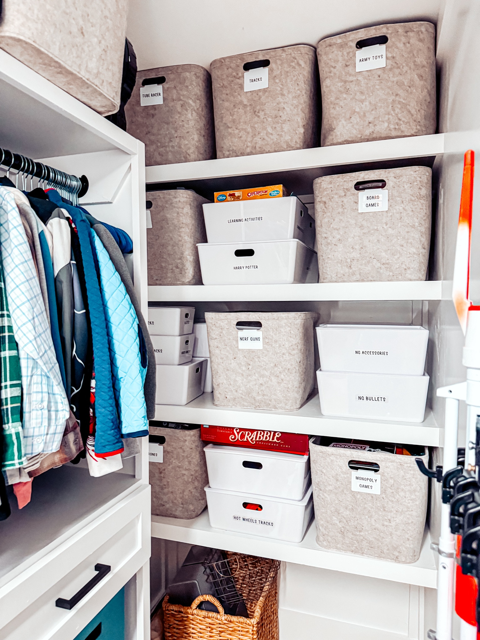 Shop this closet space….
Bins are from target
Hangers are from Amazon
Labels are made using my ptouch cube


#LTKhome #LTKkids #LTKfamily