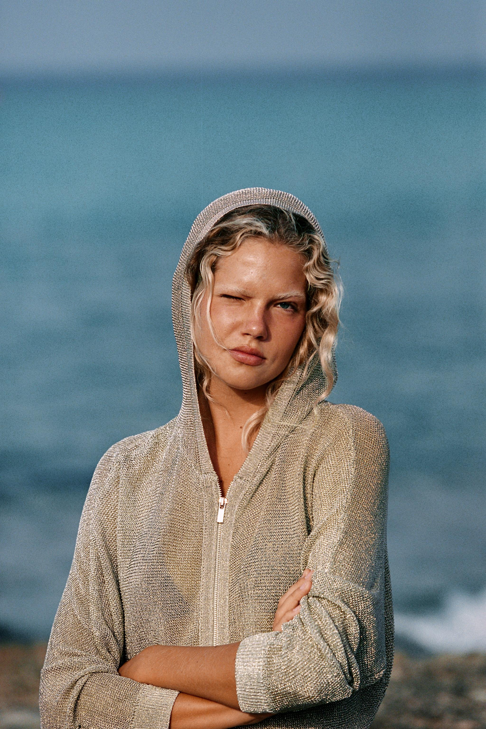 Hoodie with long sleeves and dropped shoulders. Fabric with metallic thread. Front zip closure. | Zara US